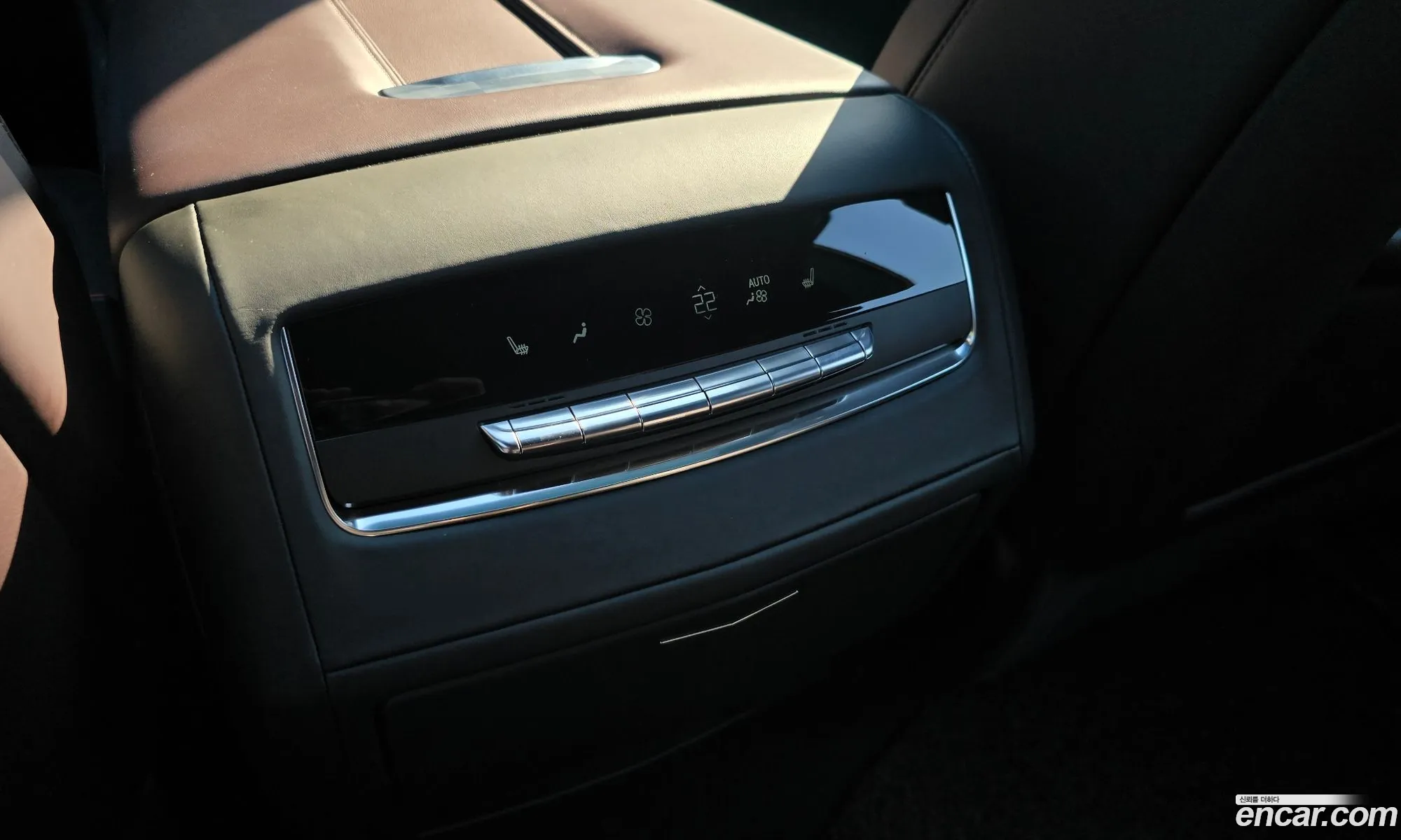 Cadillac Escalade 2023 — 24