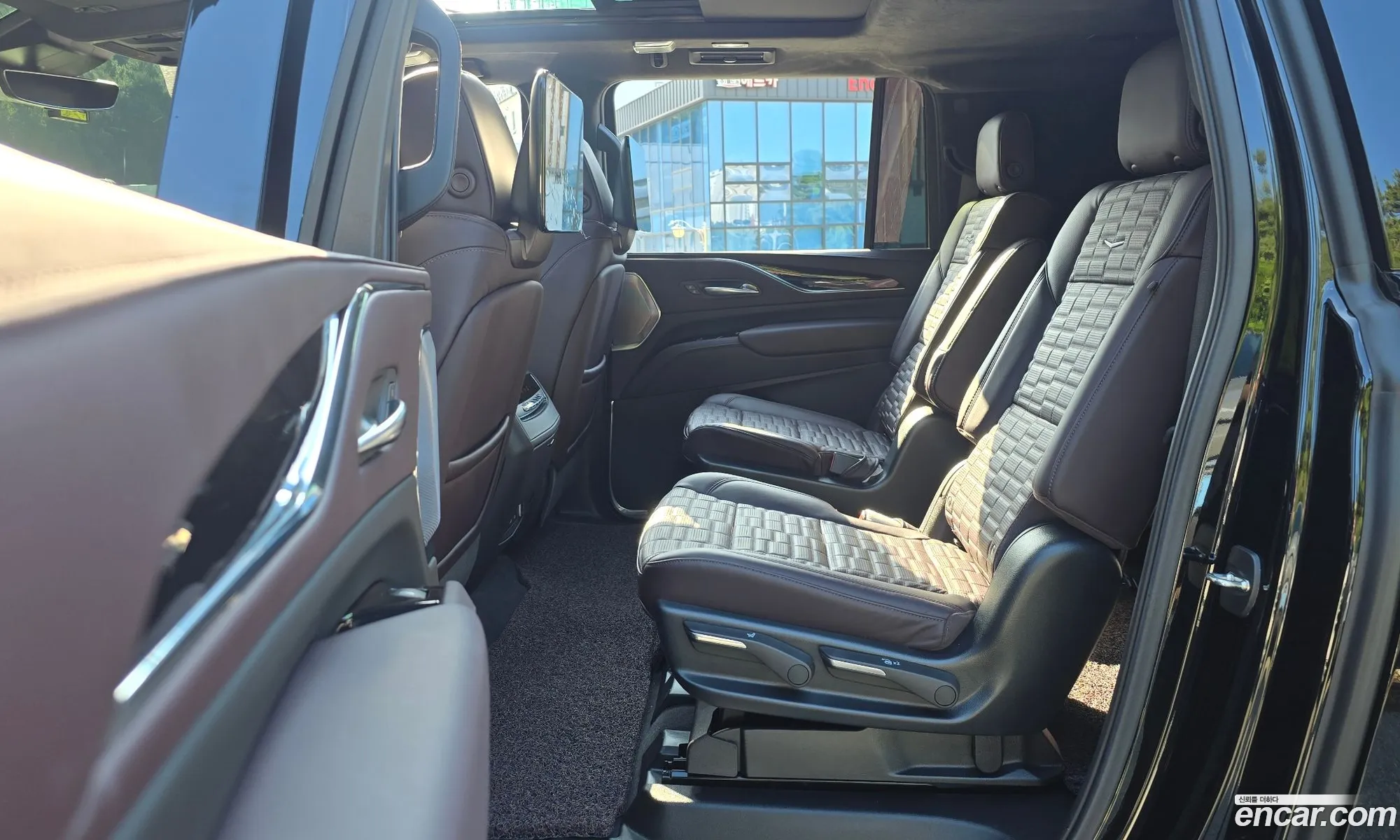 Cadillac Escalade 2023 — 21