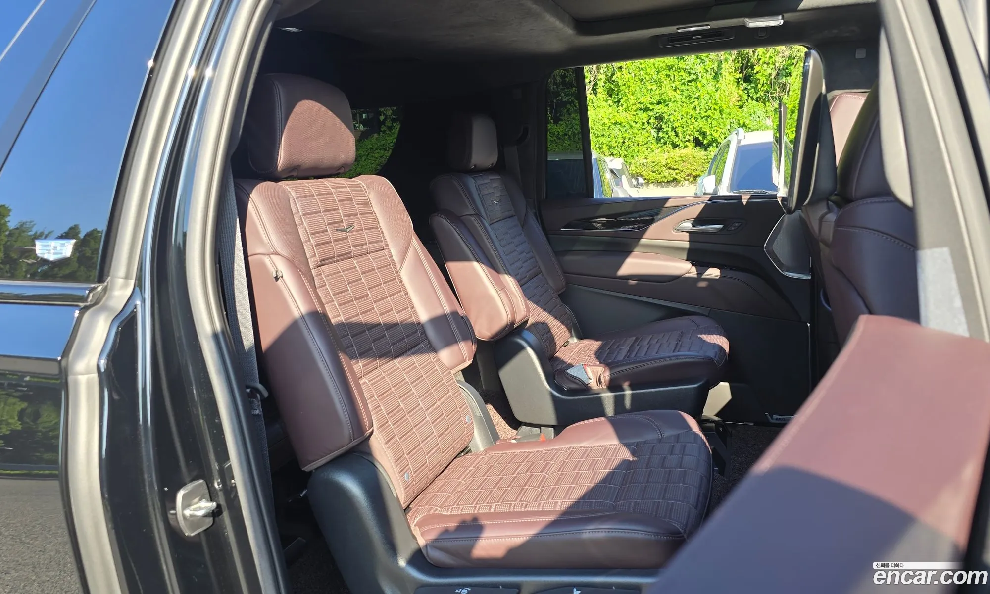 Cadillac Escalade 2023 — 16