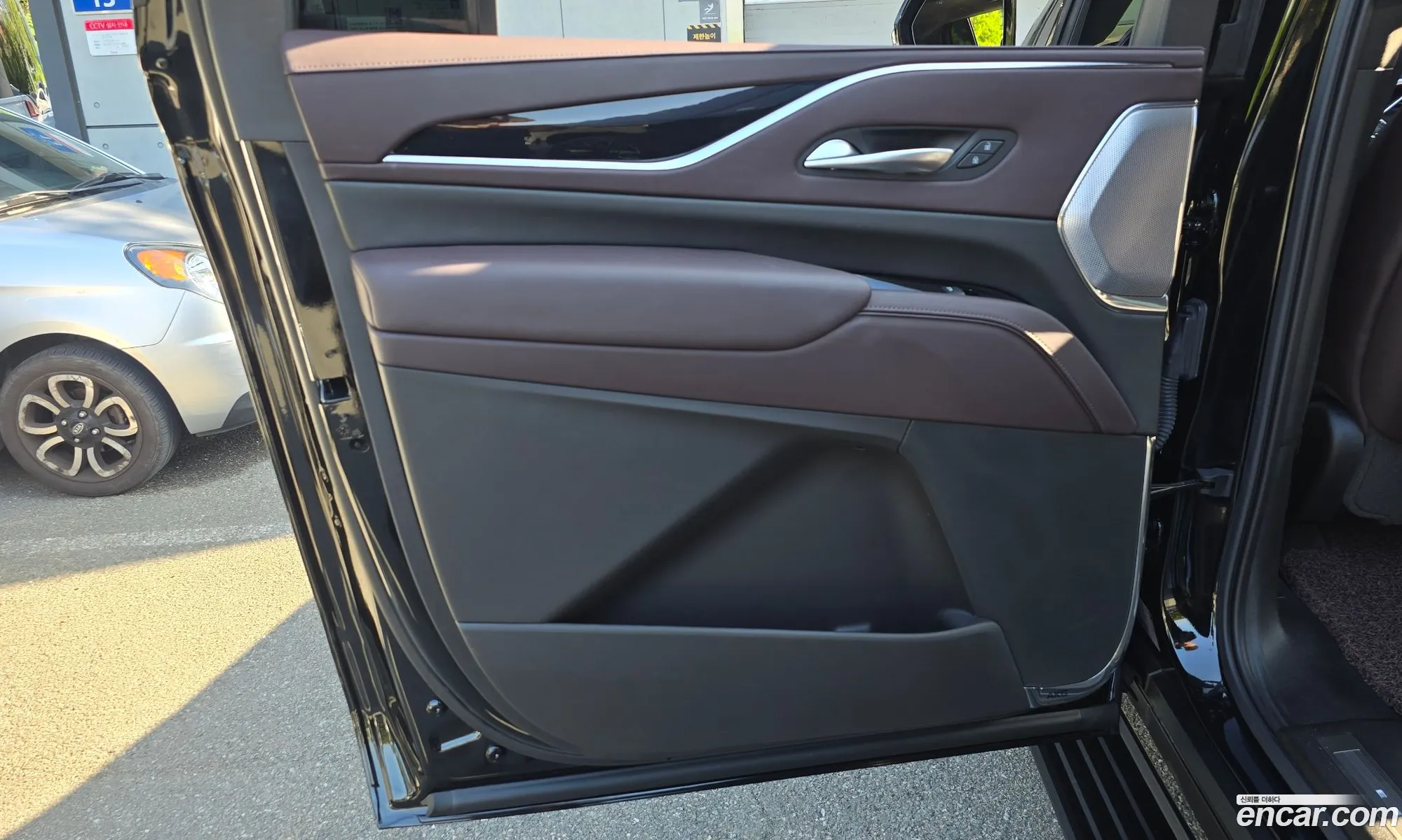 Cadillac Escalade 2023 — 28