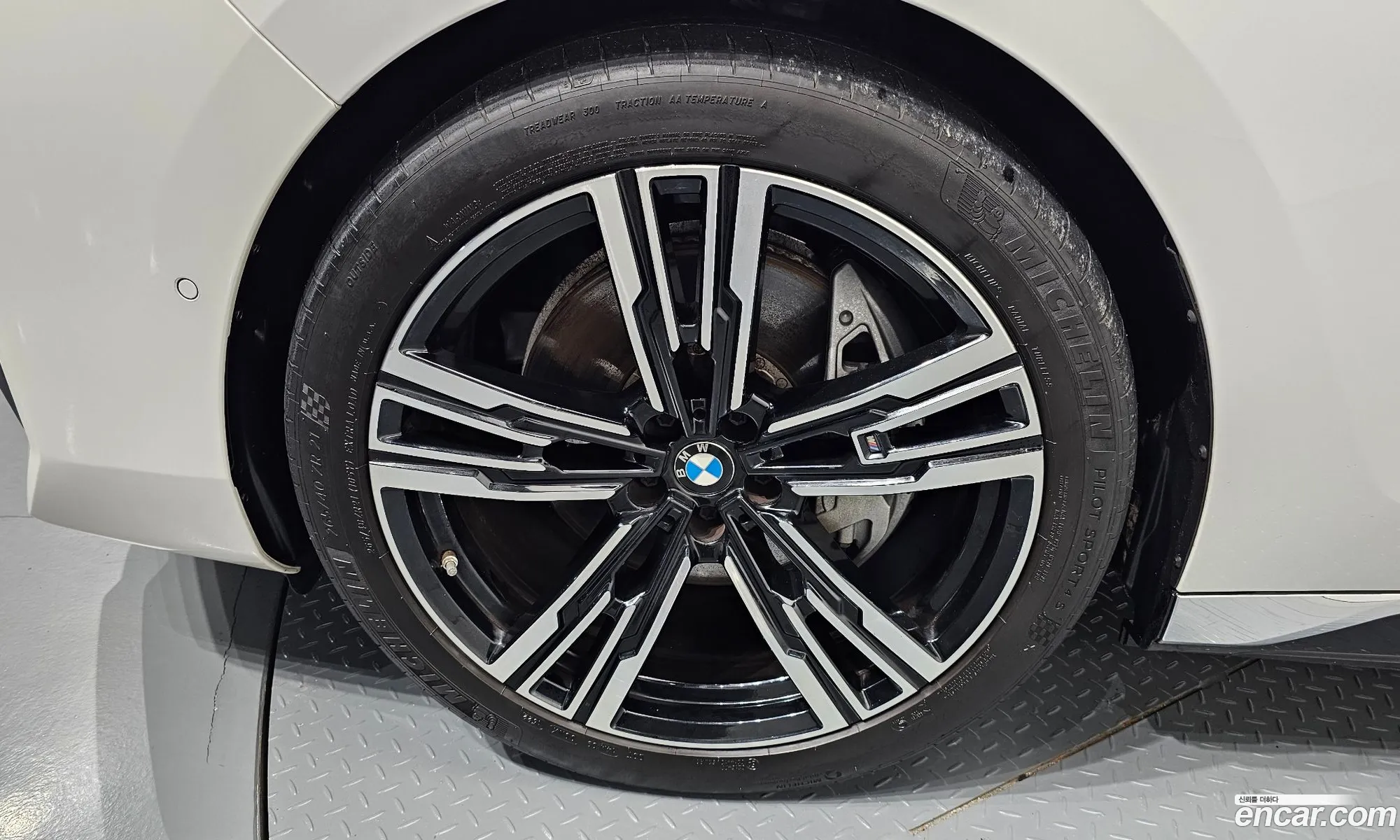 BMW i7 2023 — 13