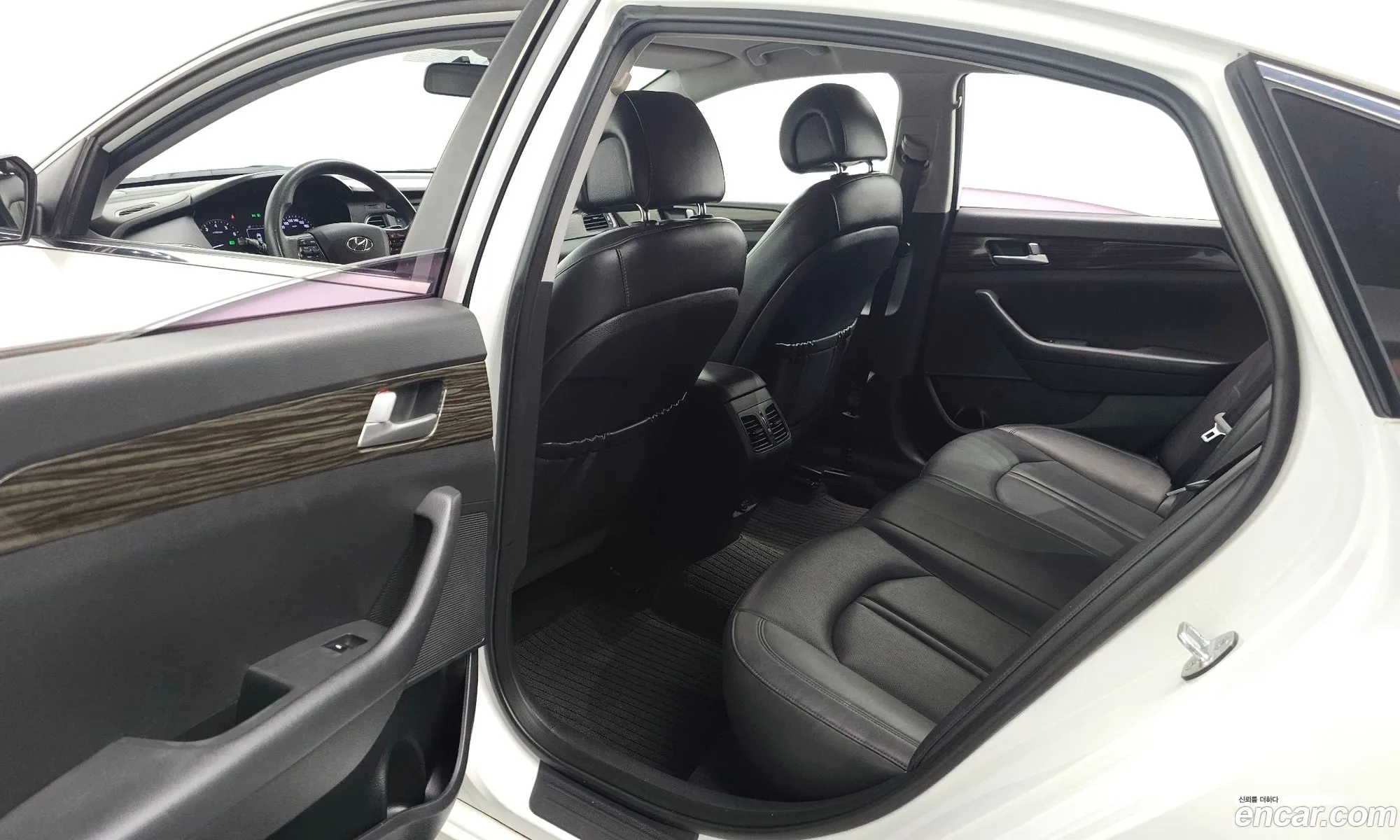 Hyundai LF Sonata 2014 — 18