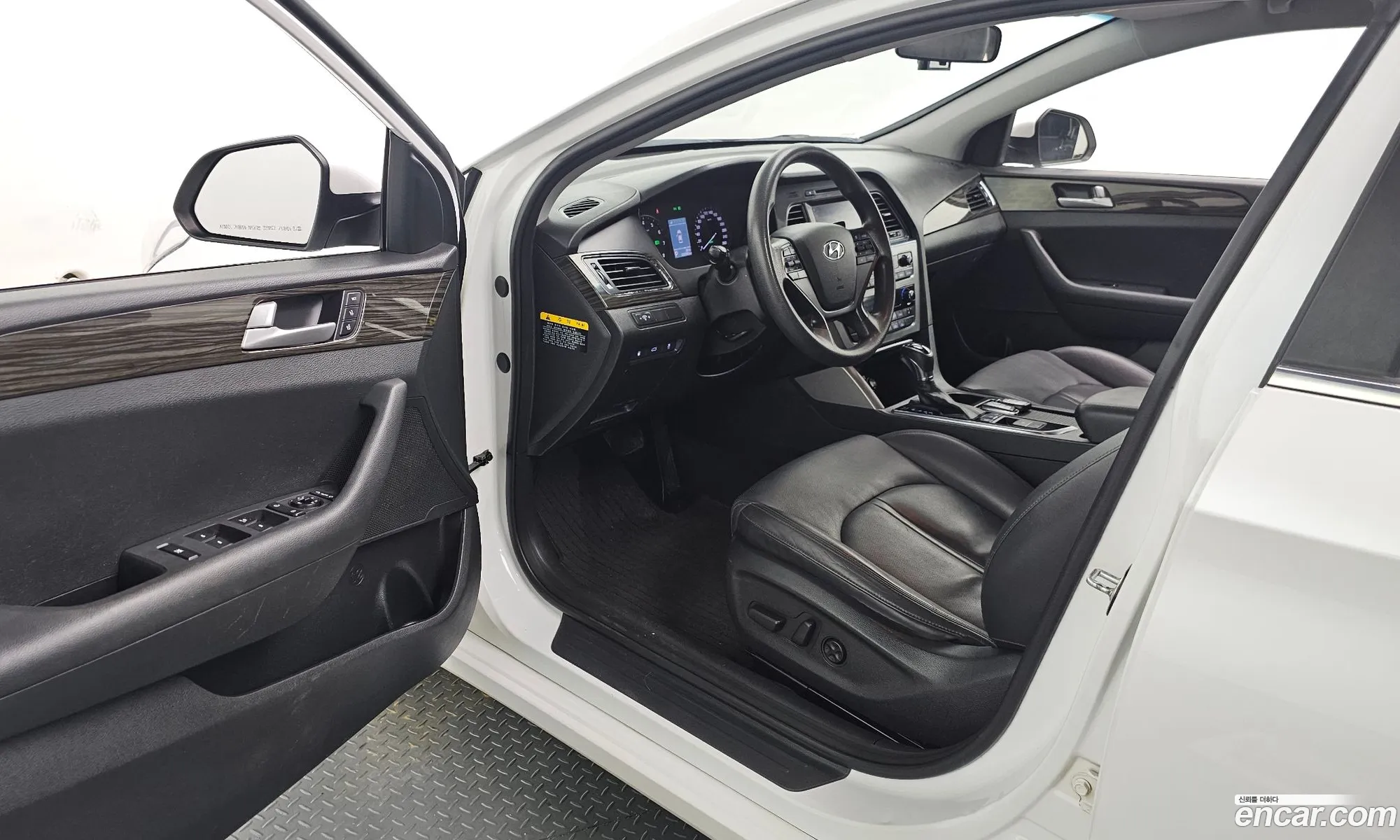 Hyundai LF Sonata 2014 — 16