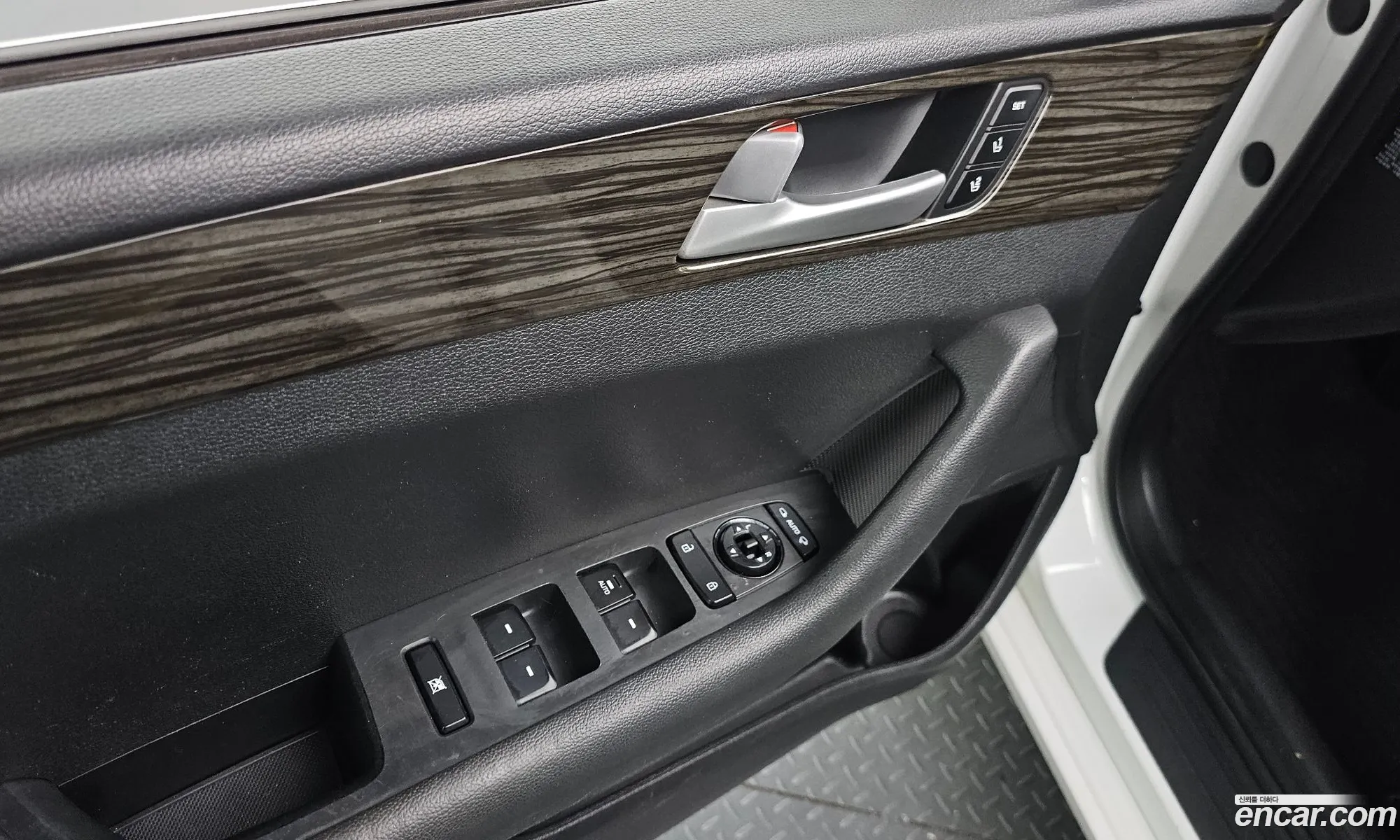 Hyundai LF Sonata 2014 — 14