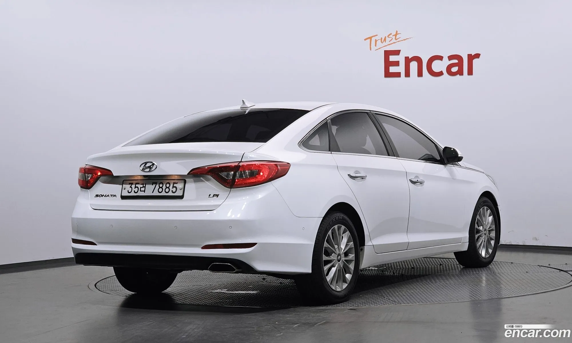 Hyundai LF Sonata 2014 — 12