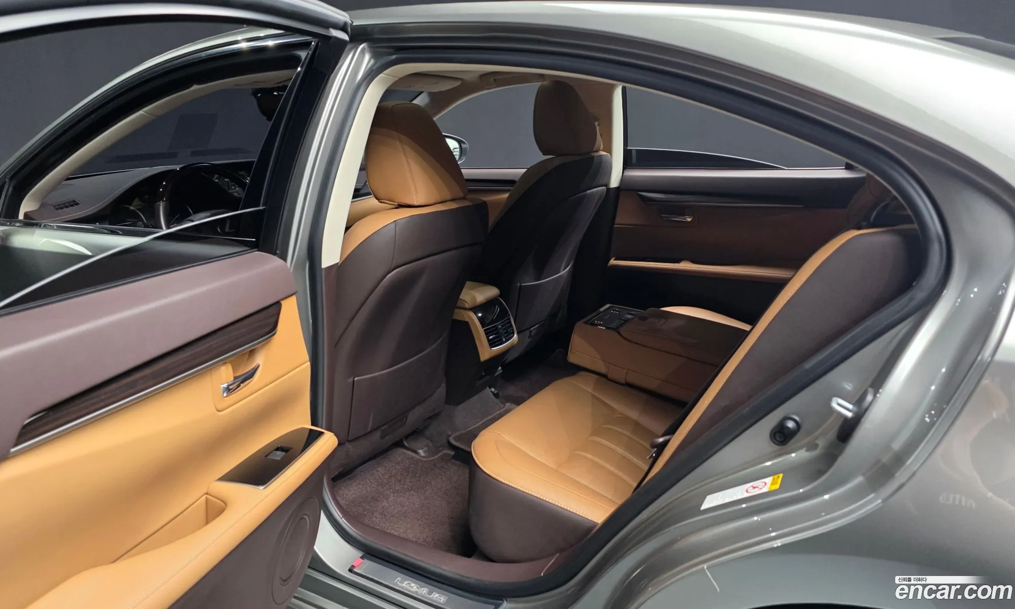 Lexus ES300h 2017 — 11