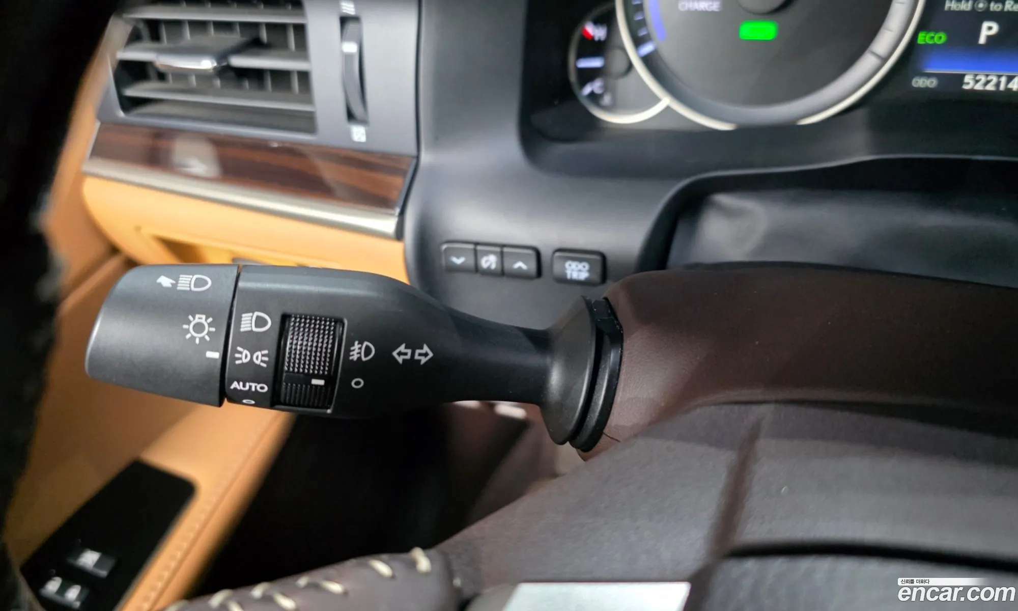 Lexus ES300h 2017 — 28