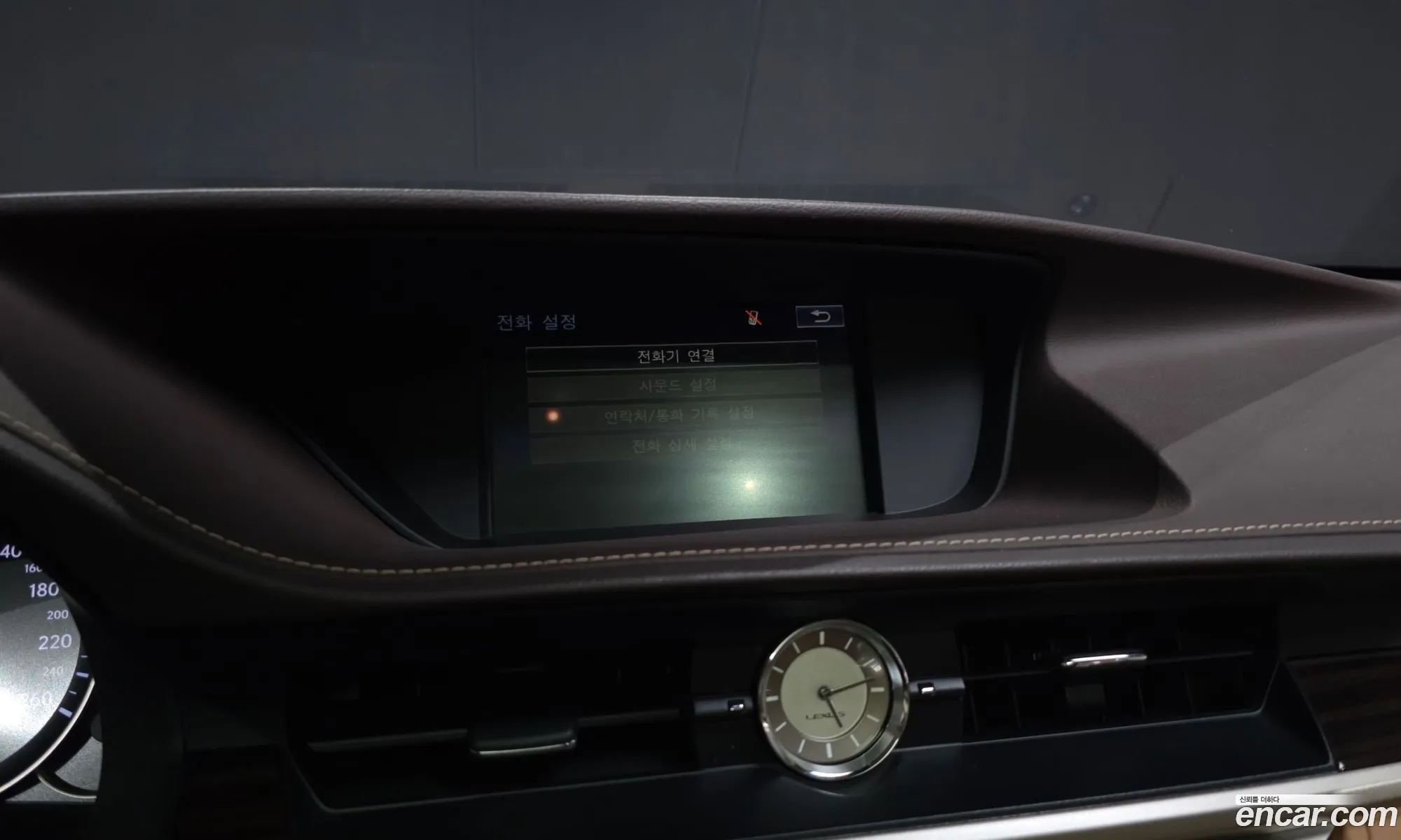 Lexus ES300h 2017 — 22