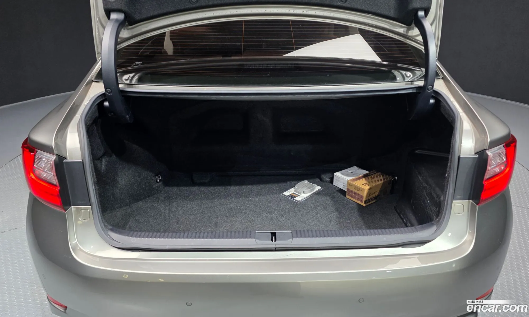 Lexus ES300h 2017 — 29