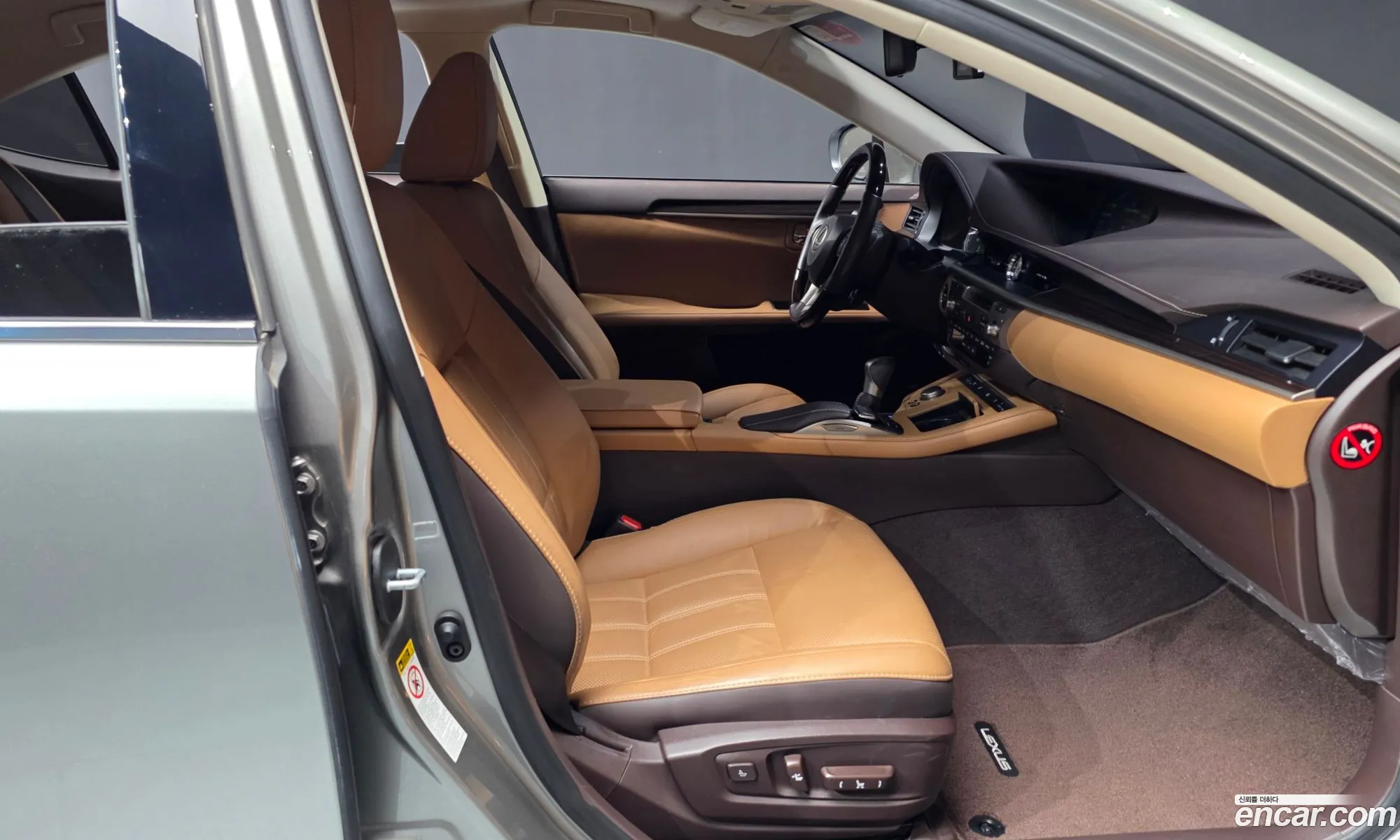 Lexus ES300h 2017 — 13