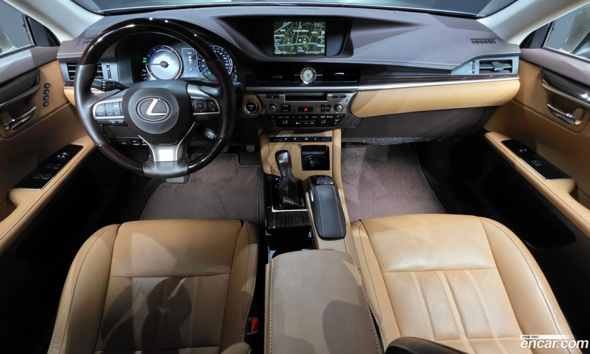 Lexus ES300h 2017 — 16