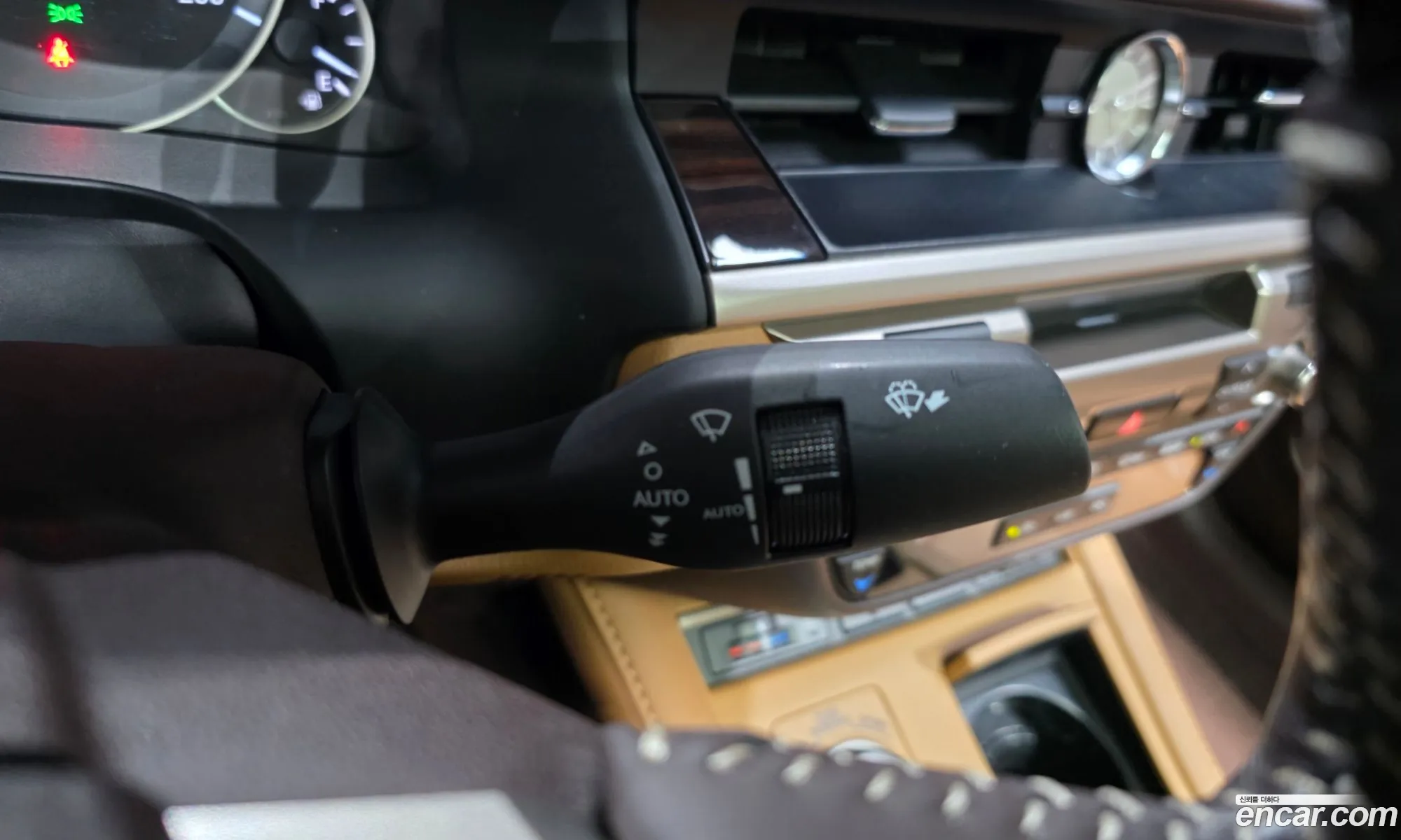 Lexus ES300h 2017 — 36