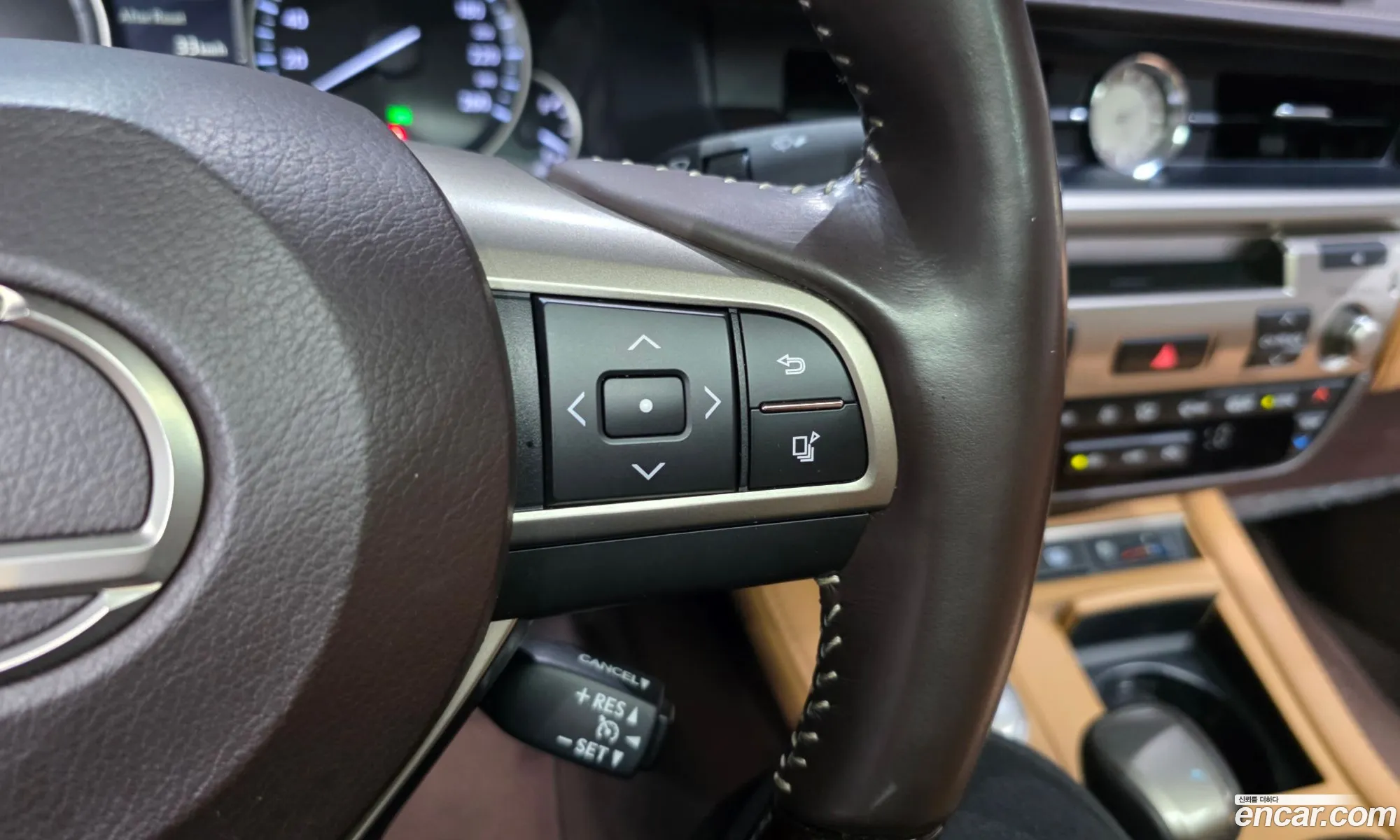 Lexus ES300h 2017 — 23