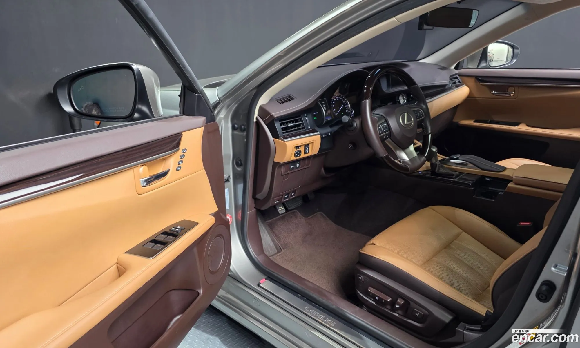 Lexus ES300h 2017 — 2