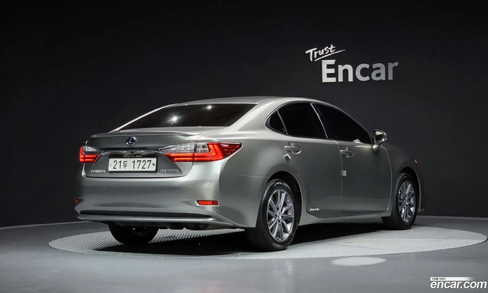Lexus ES300h 2017 — 6