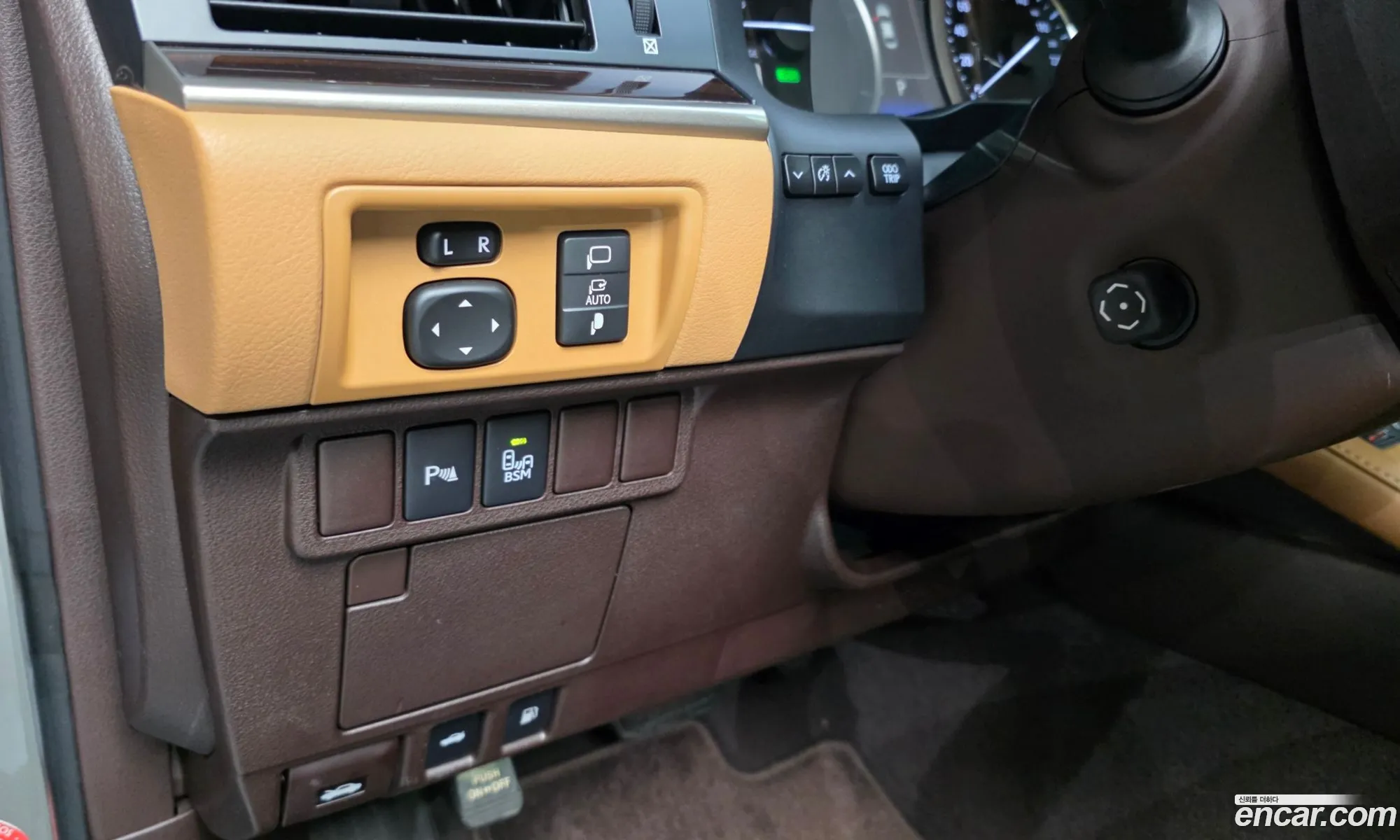 Lexus ES300h 2017 — 33