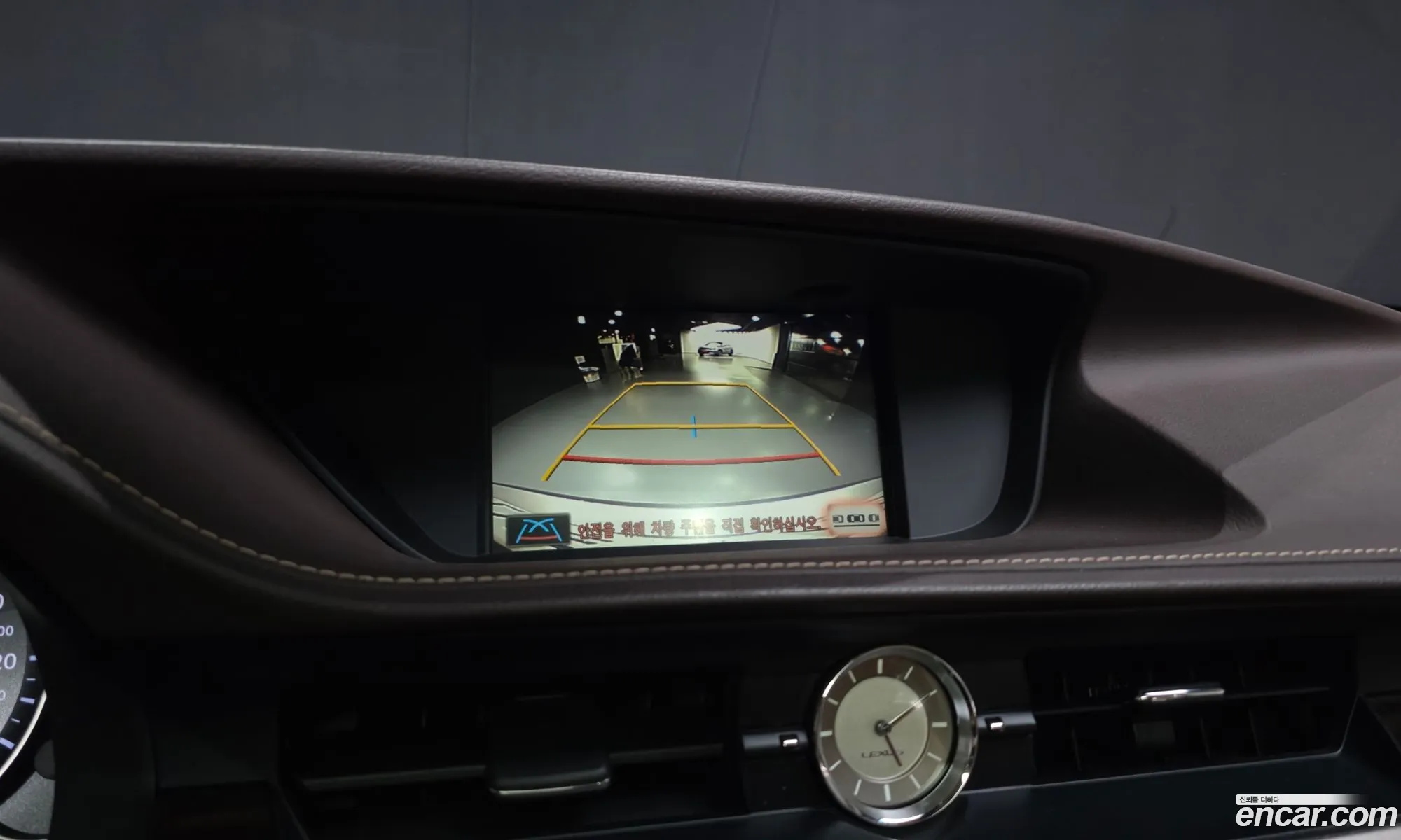 Lexus ES300h 2017 — 35