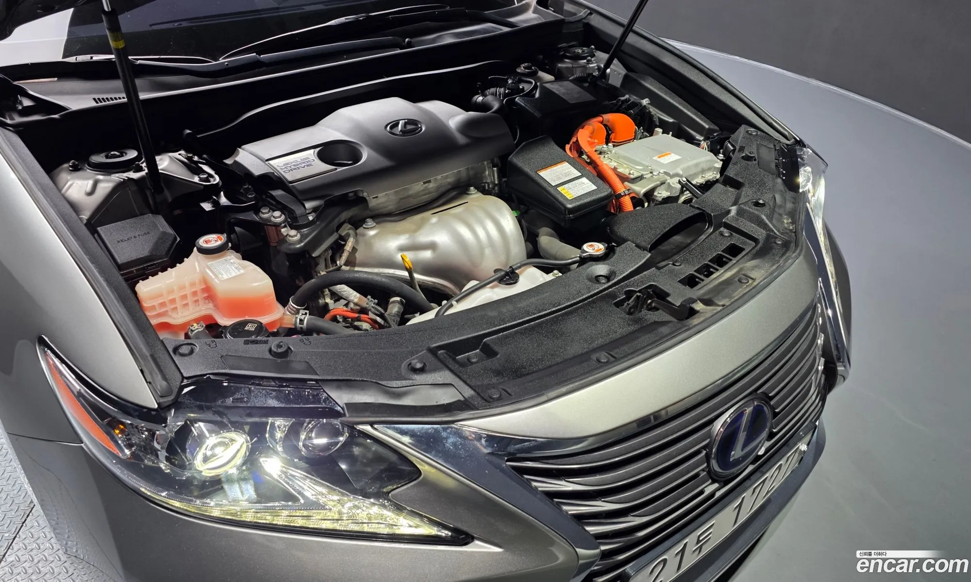 Lexus ES300h 2017 — 34