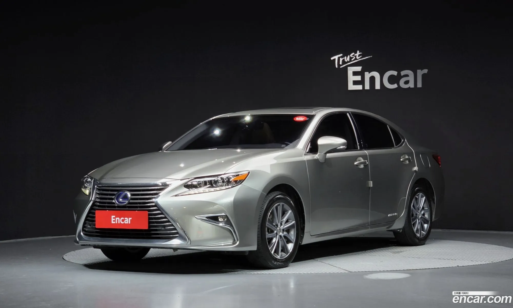 Lexus ES300h 2017 — 26