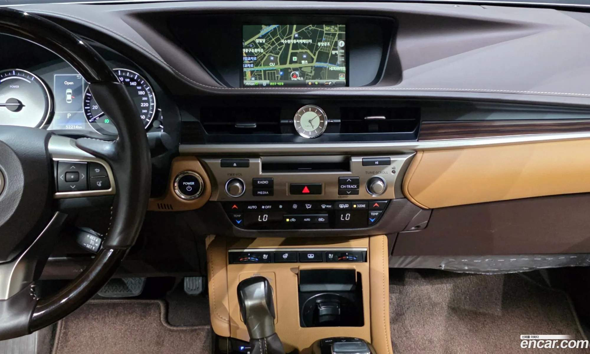 Lexus ES300h 2017 — 24