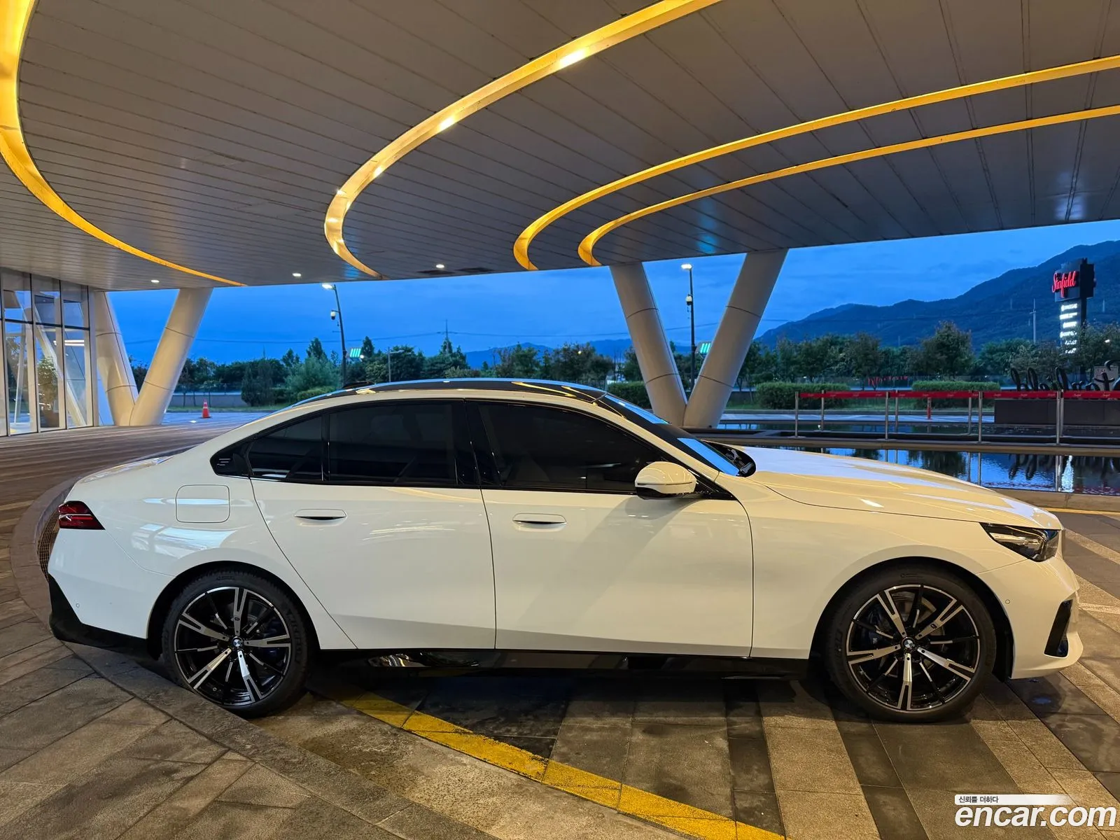 BMW 5 Series 2026 — 10