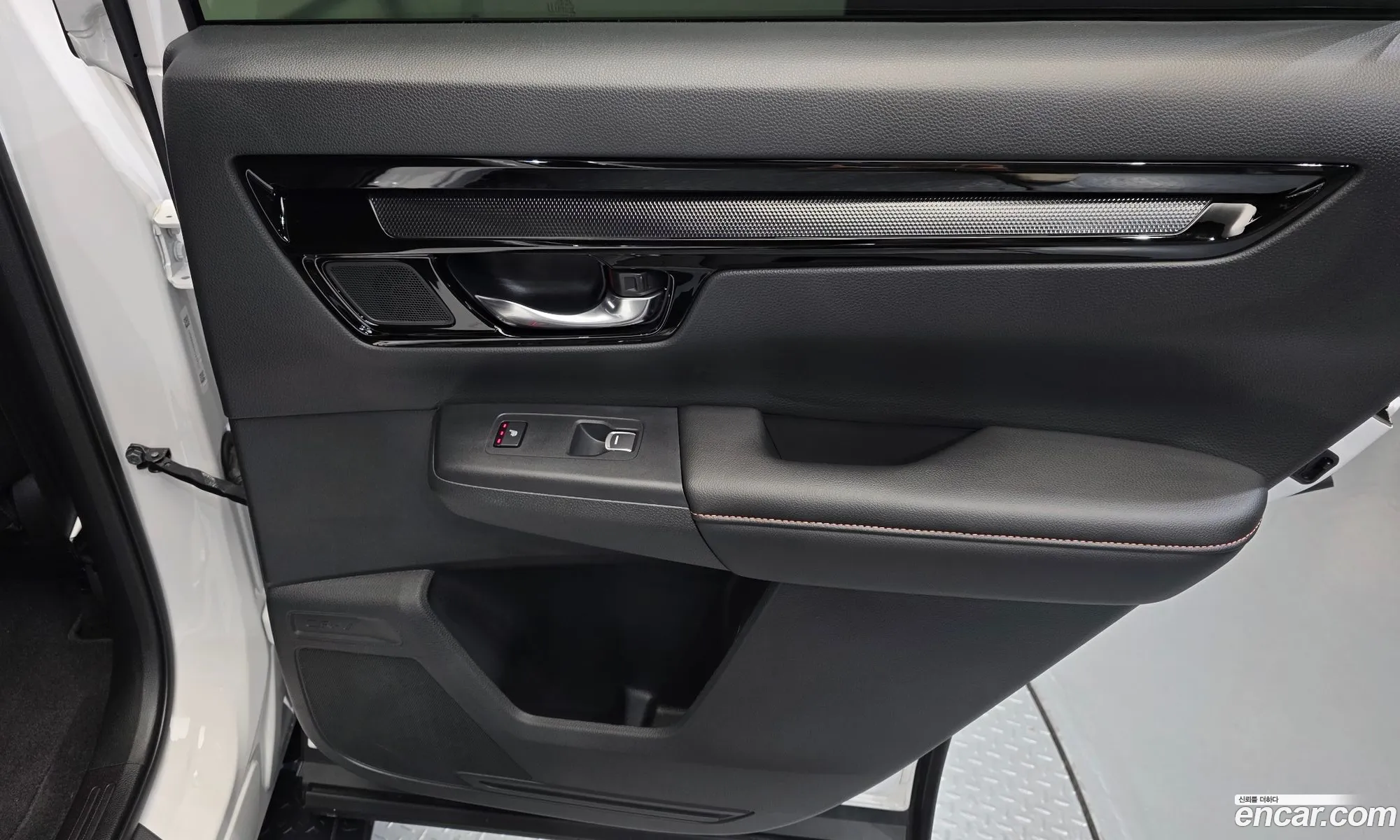 Honda CR-V 6th Gen 2025 — 18