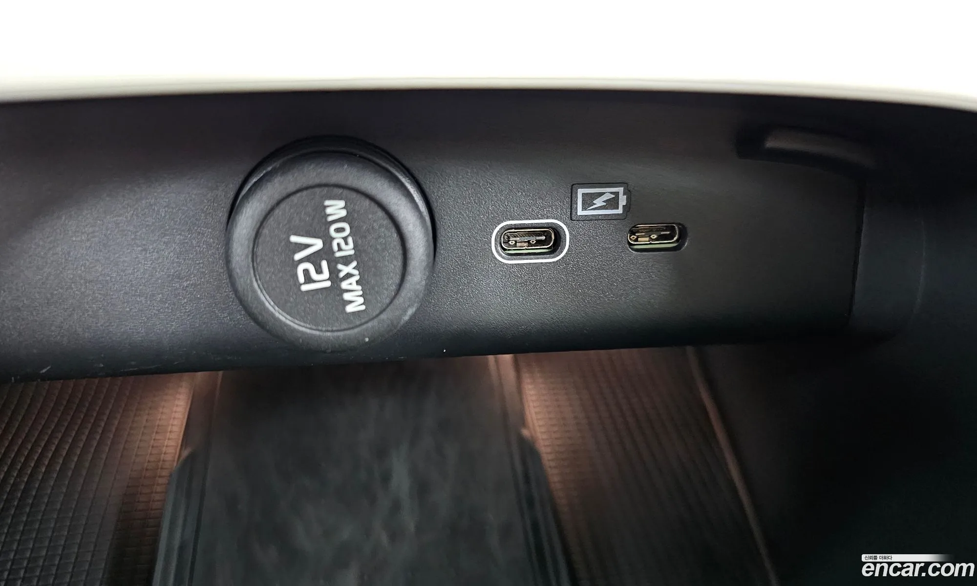 Volvo XC40 2025 — 33