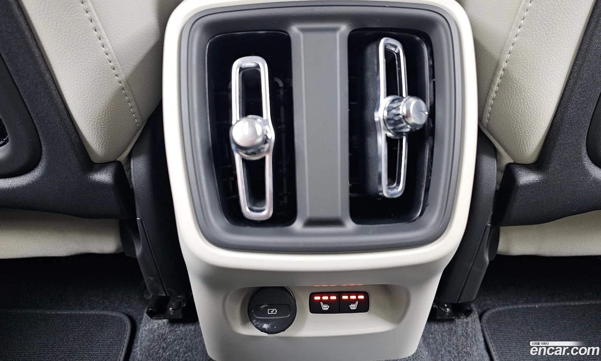 Volvo XC40 2025 — 5