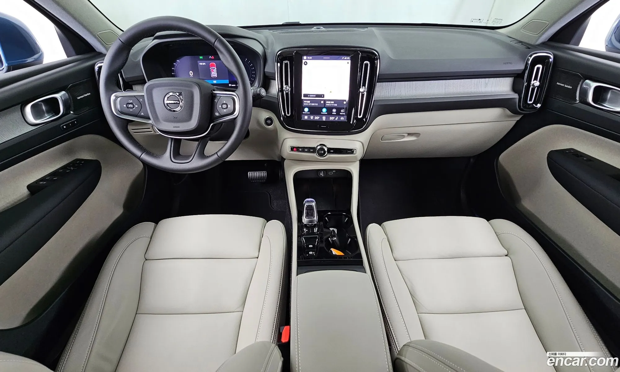 Volvo XC40 2025 — 24