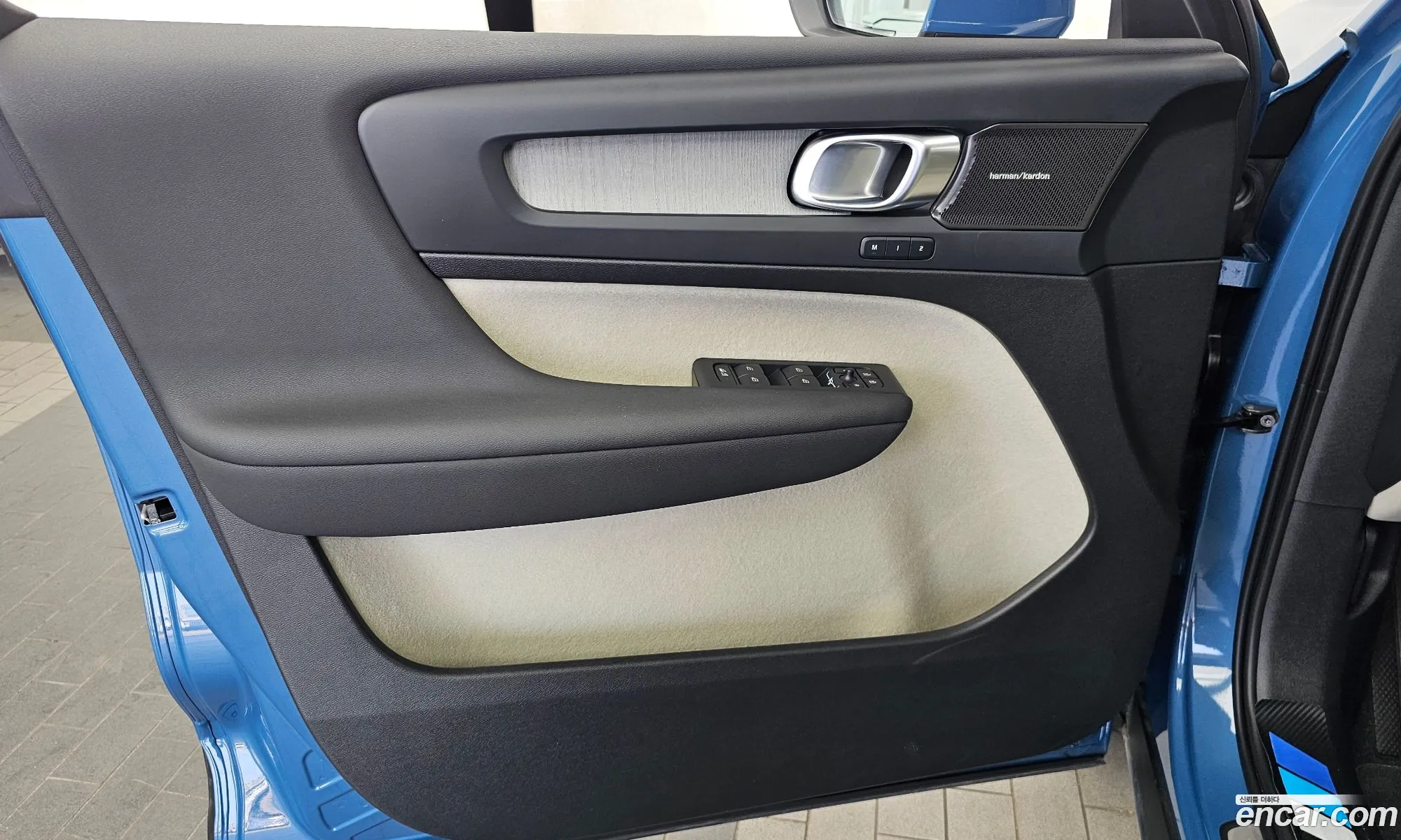 Volvo XC40 2025 — 32