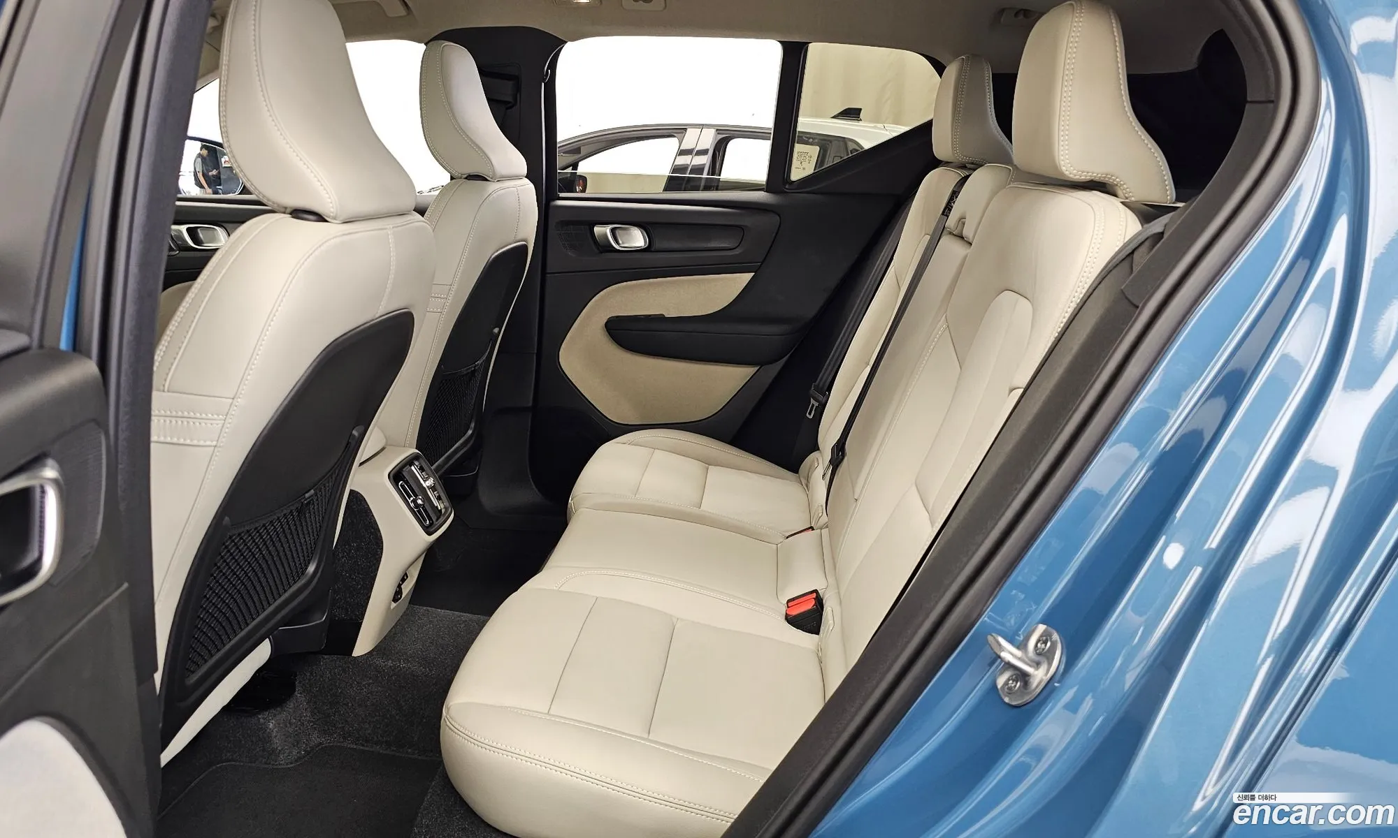 Volvo XC40 2025 — 25