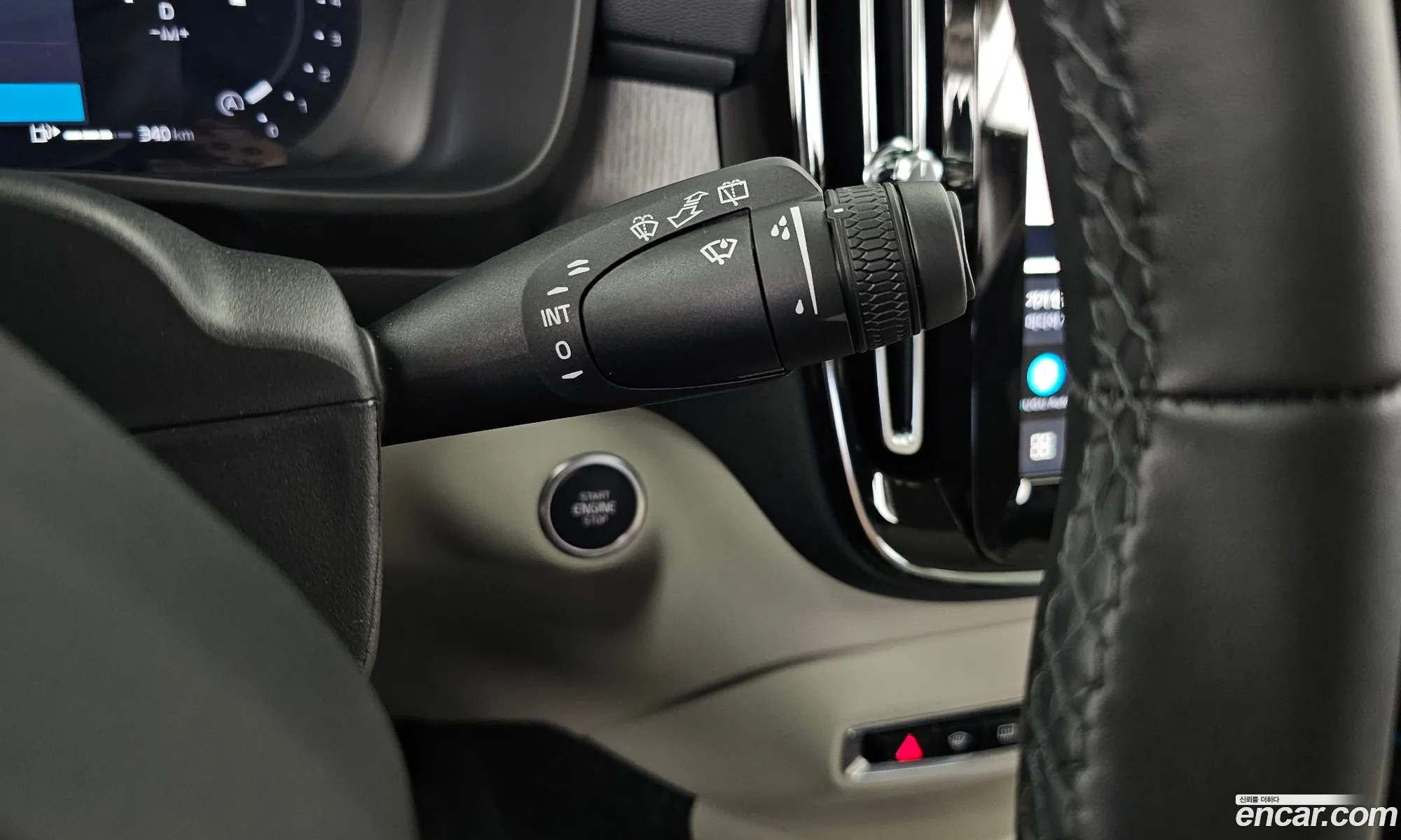 Volvo XC40 2025 — 3