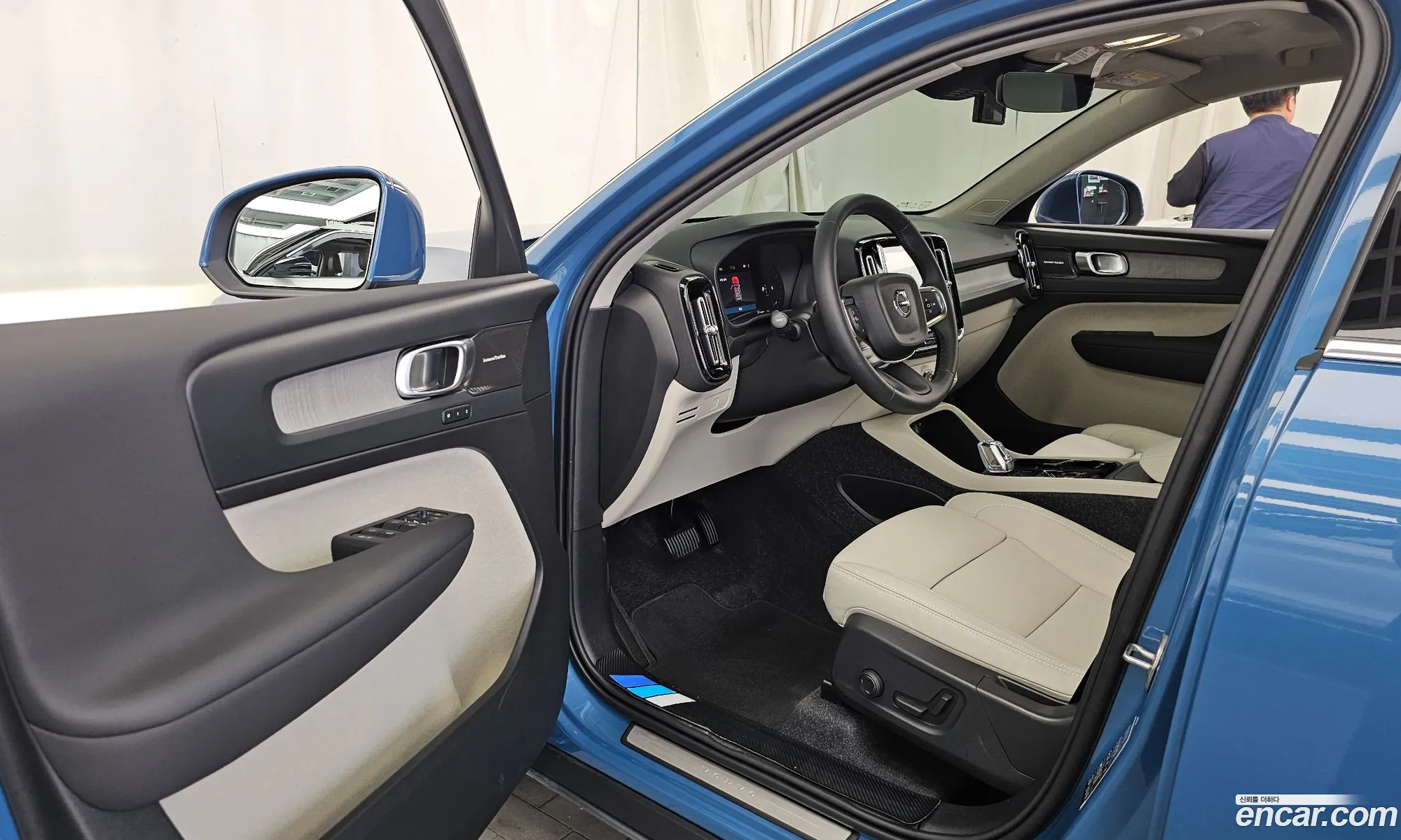 Volvo XC40 2025 — 28