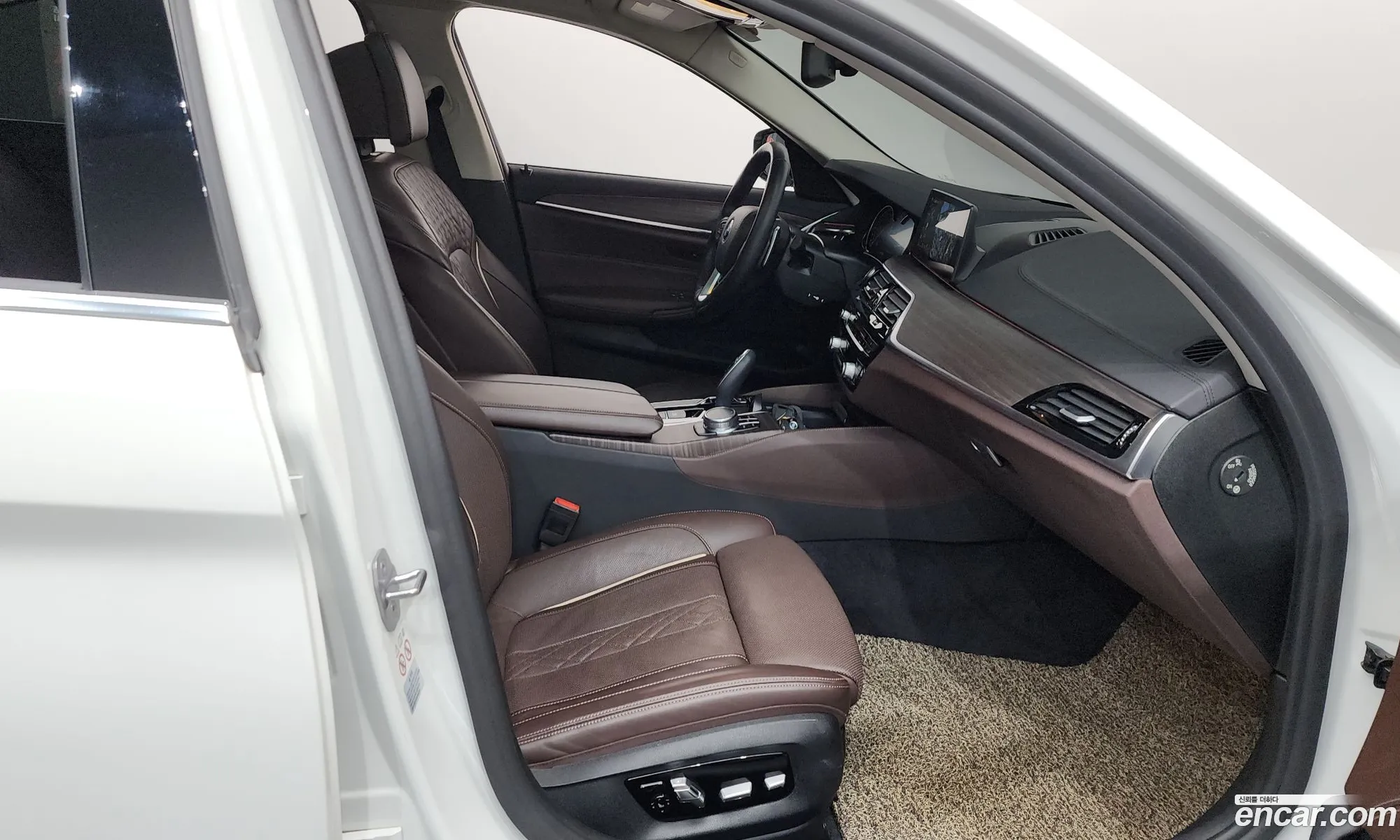 BMW 5 Series 2018 WBAJD9103JWC83150 — 31
