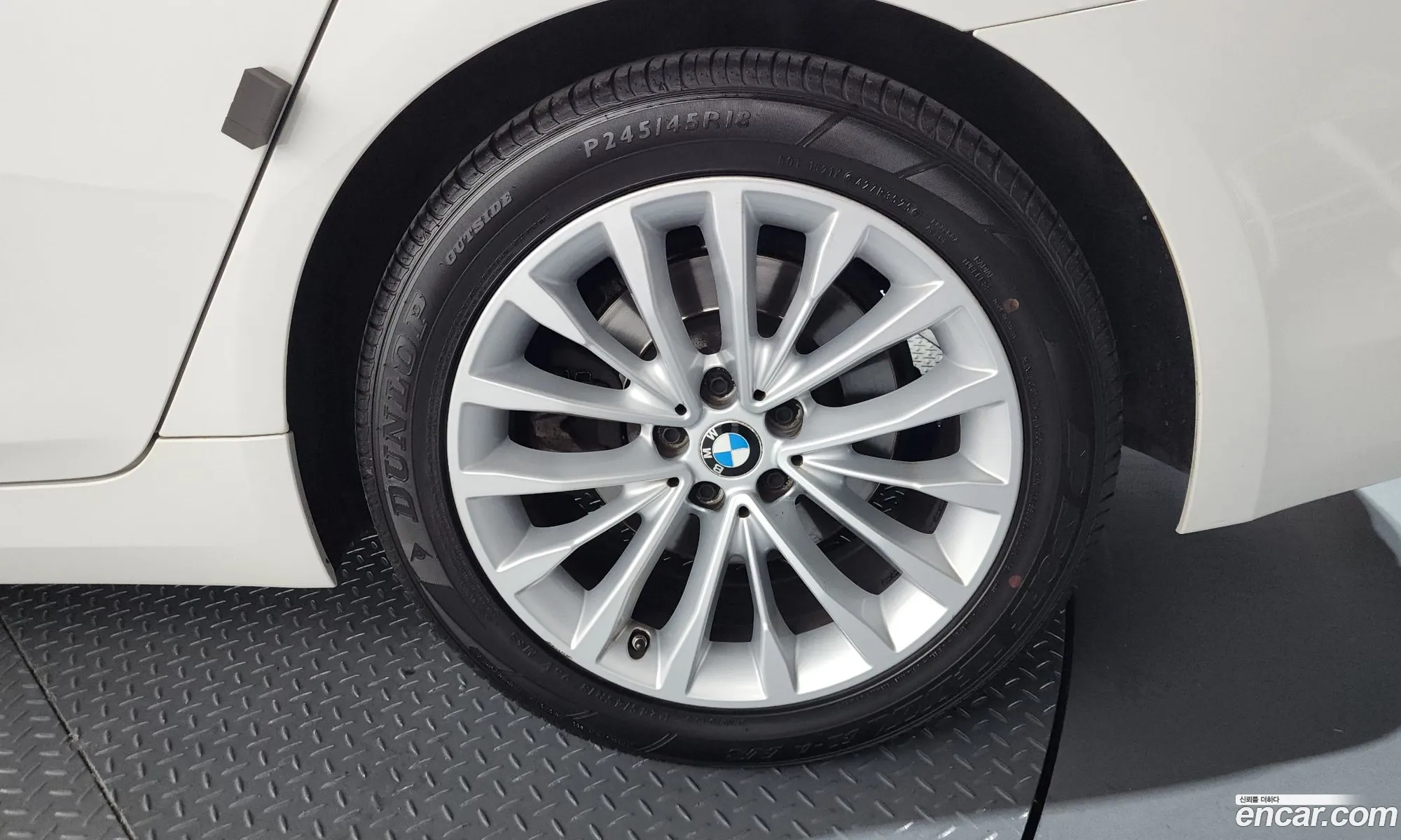 BMW 5 Series 2018 WBAJD9103JWC83150 — 30