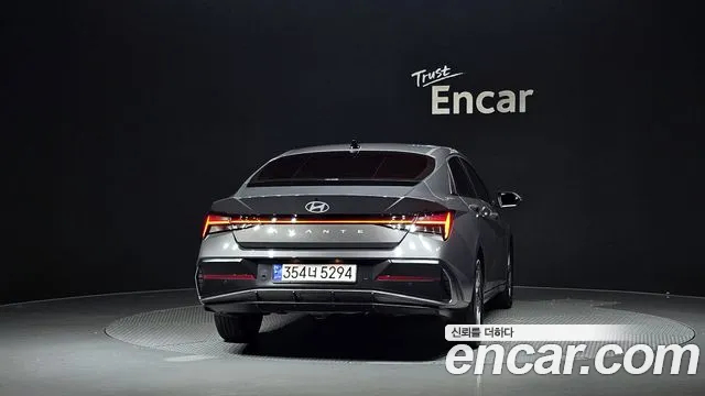 Hyundai Elantra 2025 — 3