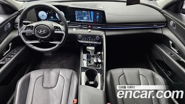 Hyundai Elantra 2025 — 4