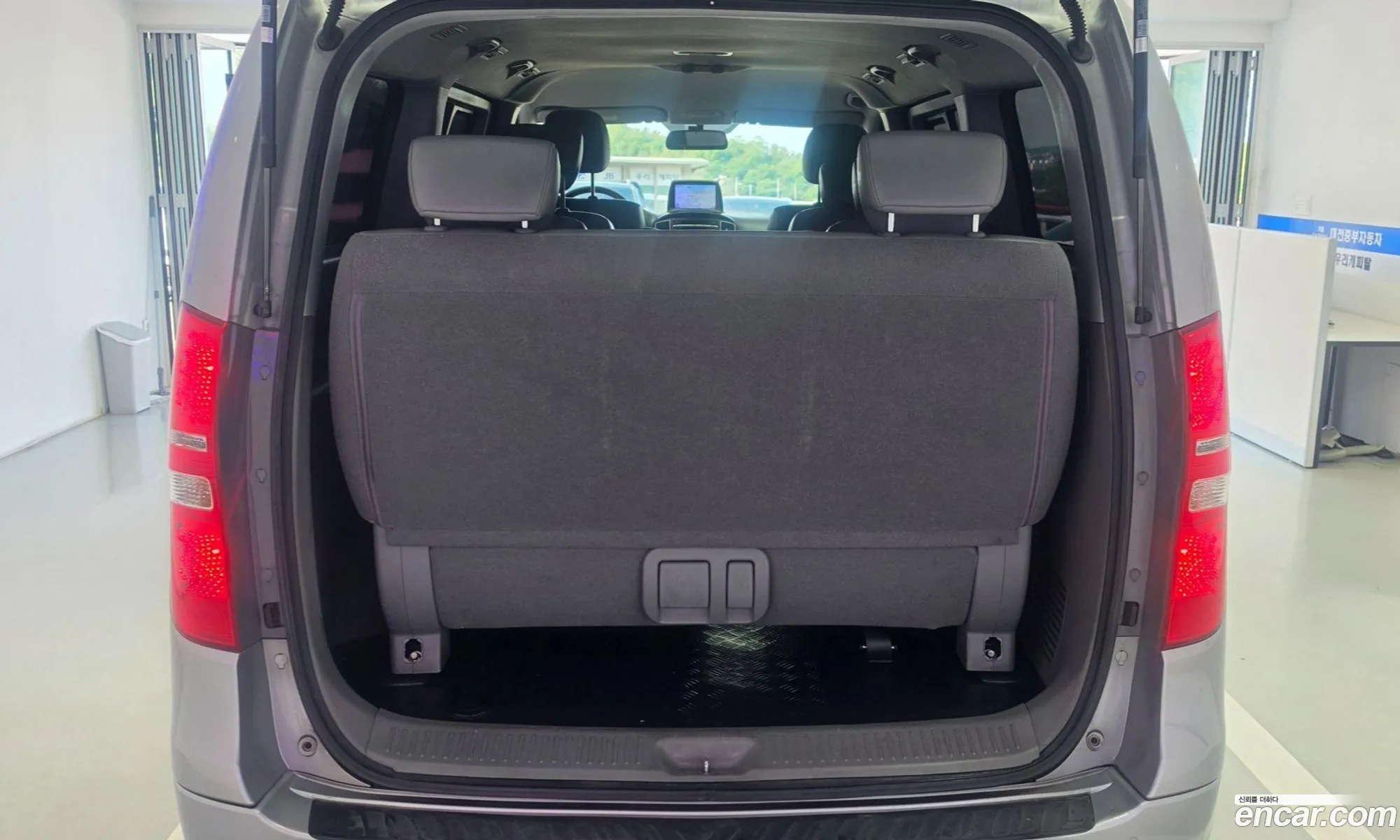 Hyundai Grand Starex 2015 — 18