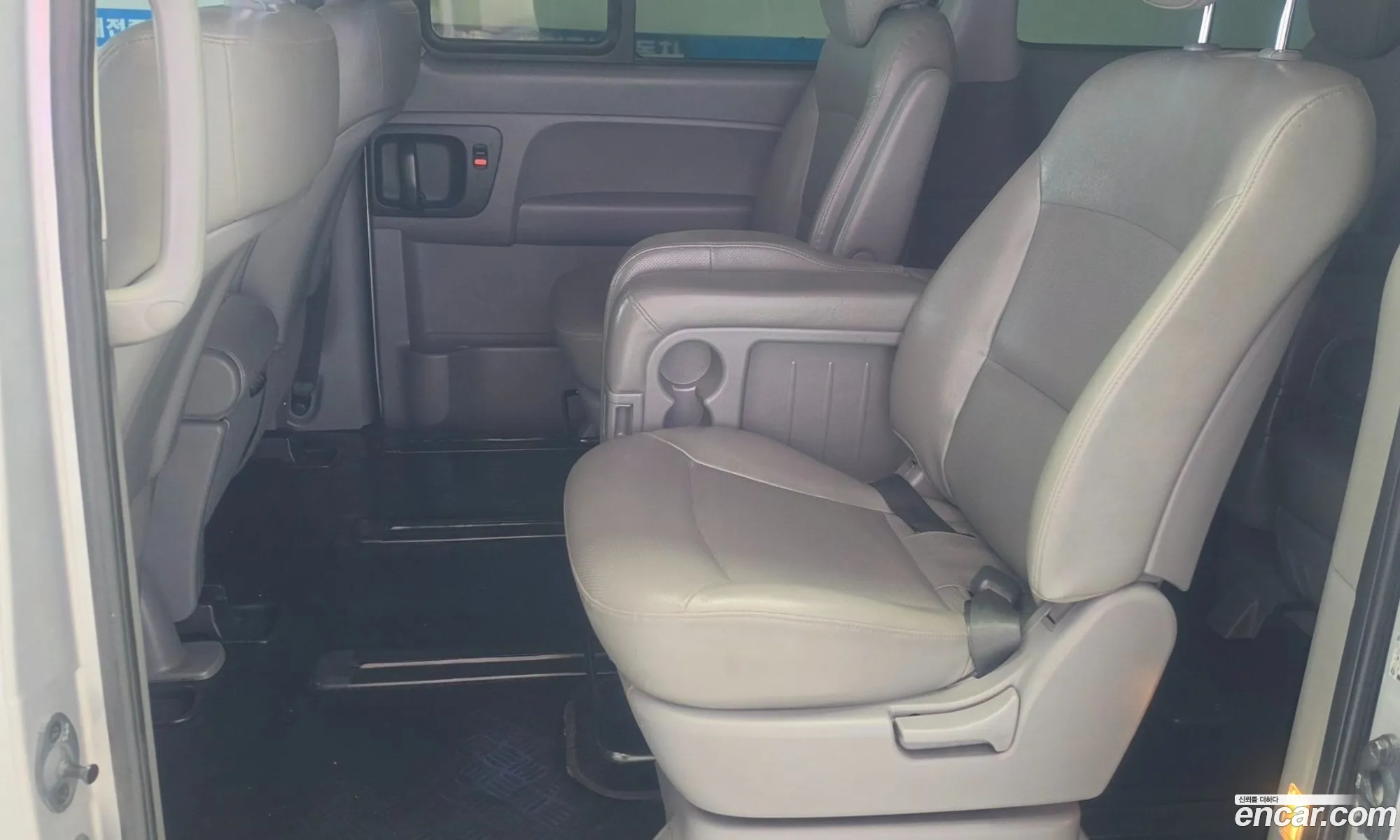 Hyundai Grand Starex 2015 — 13