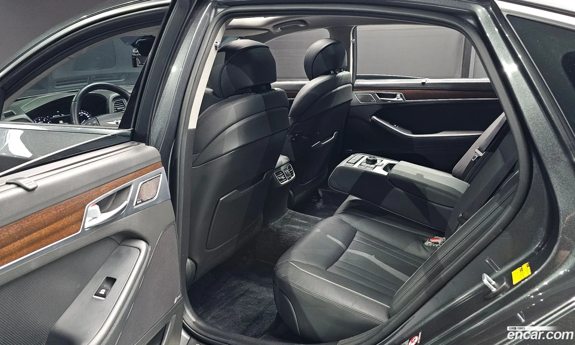 Genesis G80 2017 — 19