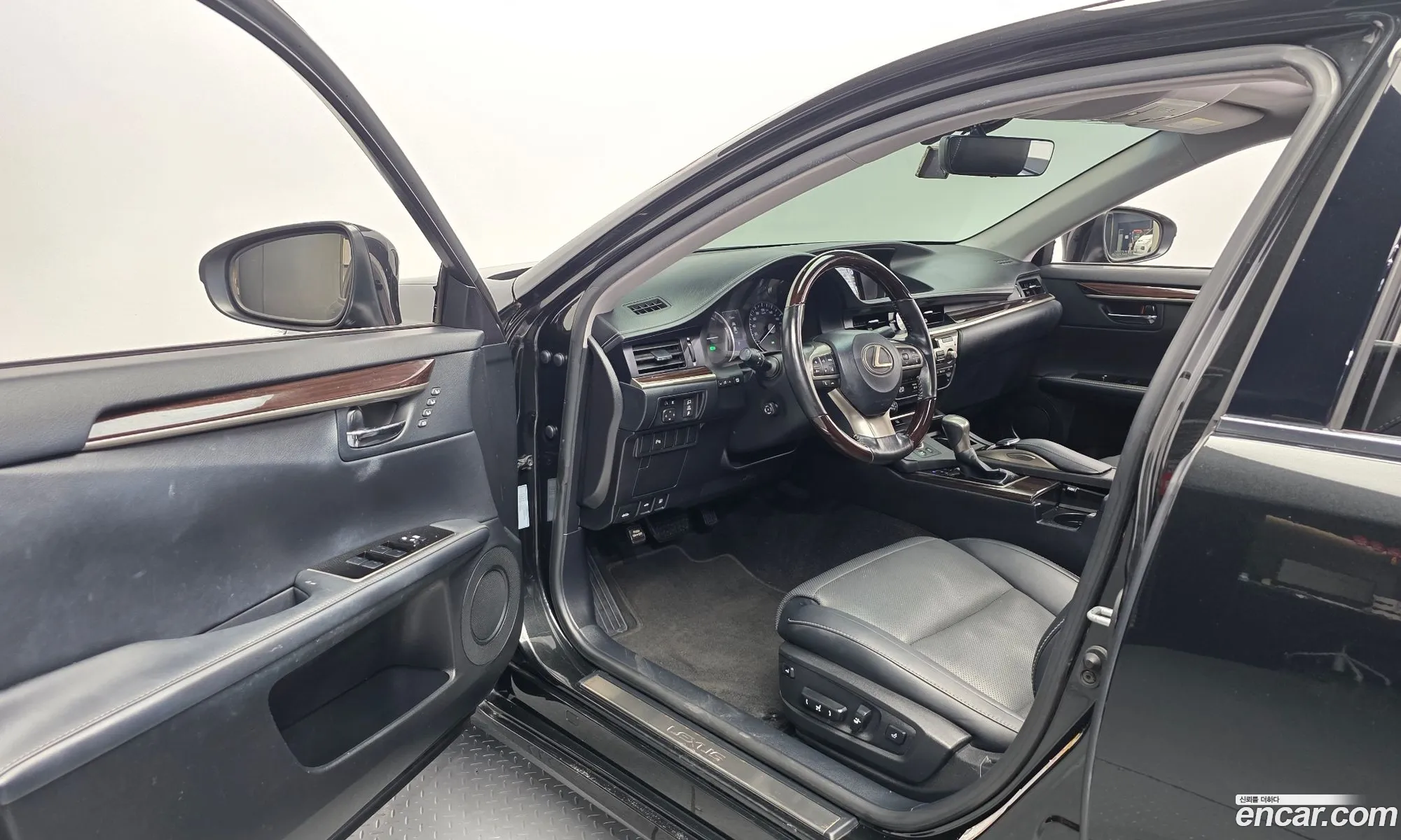 Lexus ES300h 2018 JTHBW1GGXJ2168698 — 25