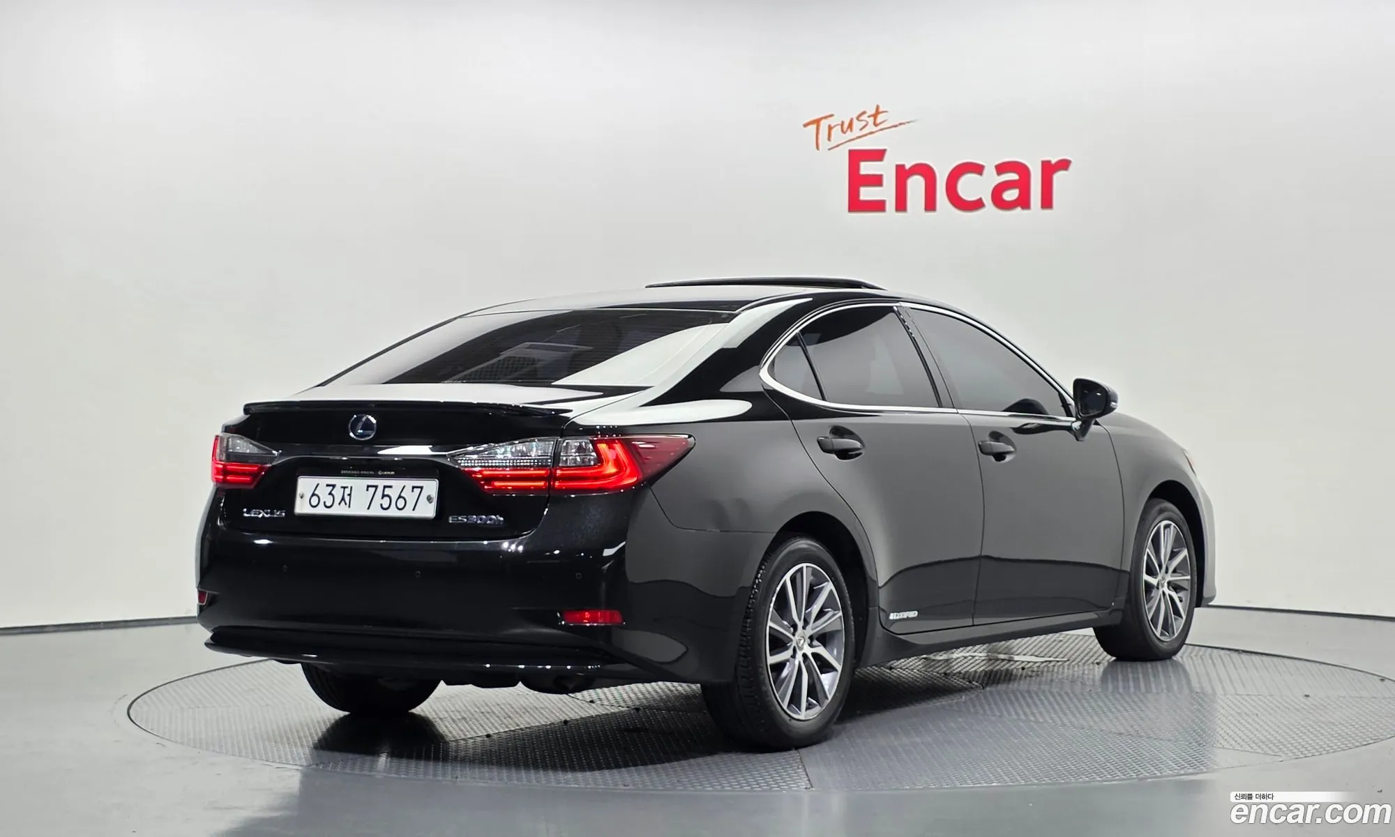 Lexus ES300h 2018 JTHBW1GGXJ2168698 — 16