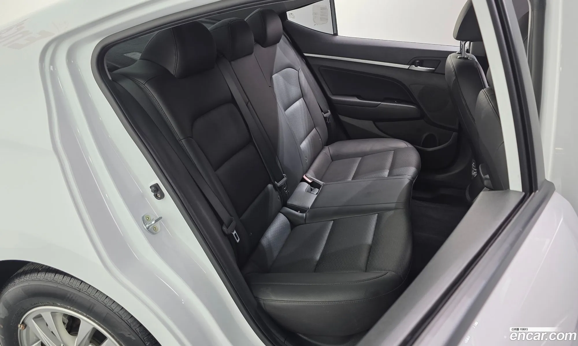 Hyundai Elantra AD 2019 — 11