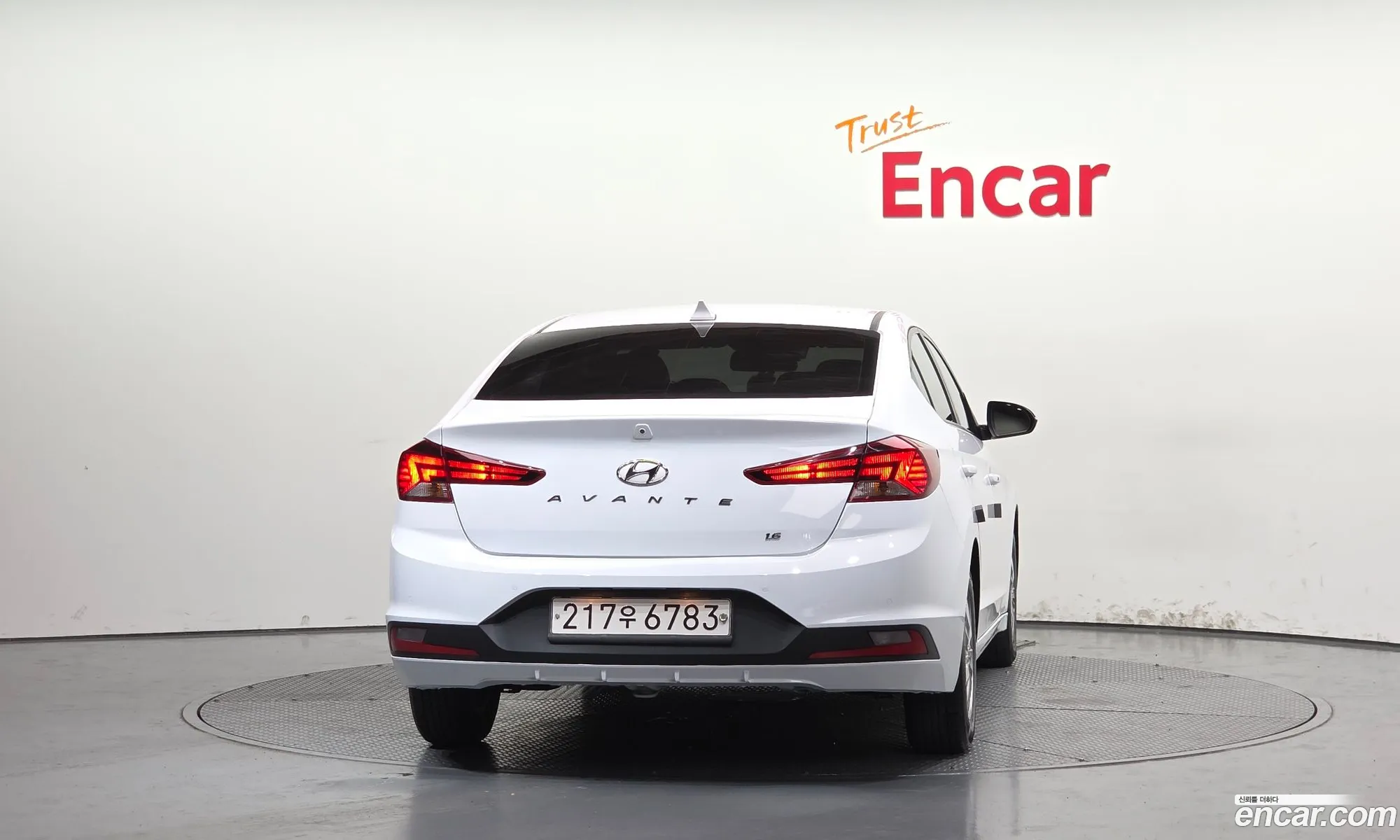 Hyundai Elantra AD 2019 — 28