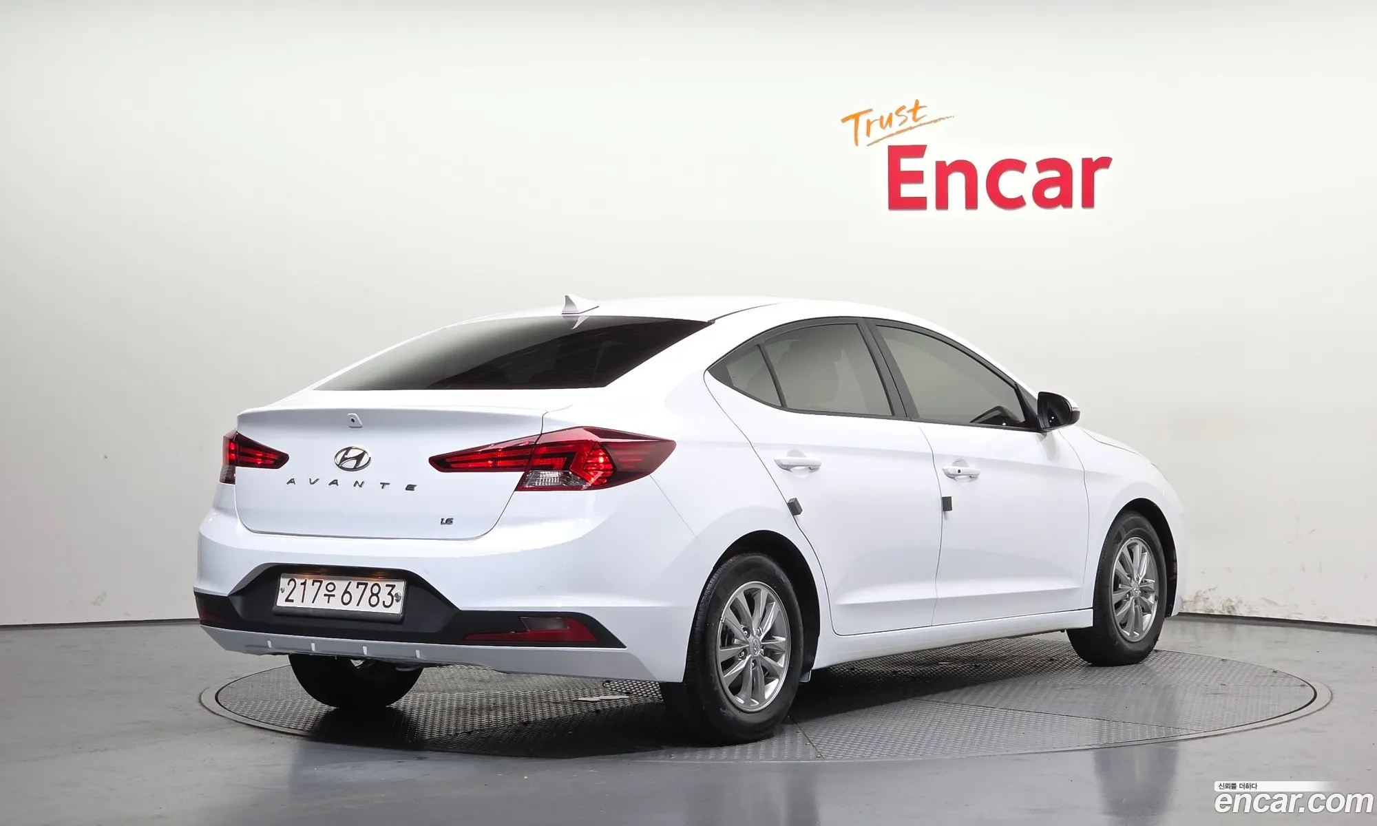 Hyundai Elantra AD 2019 — 12