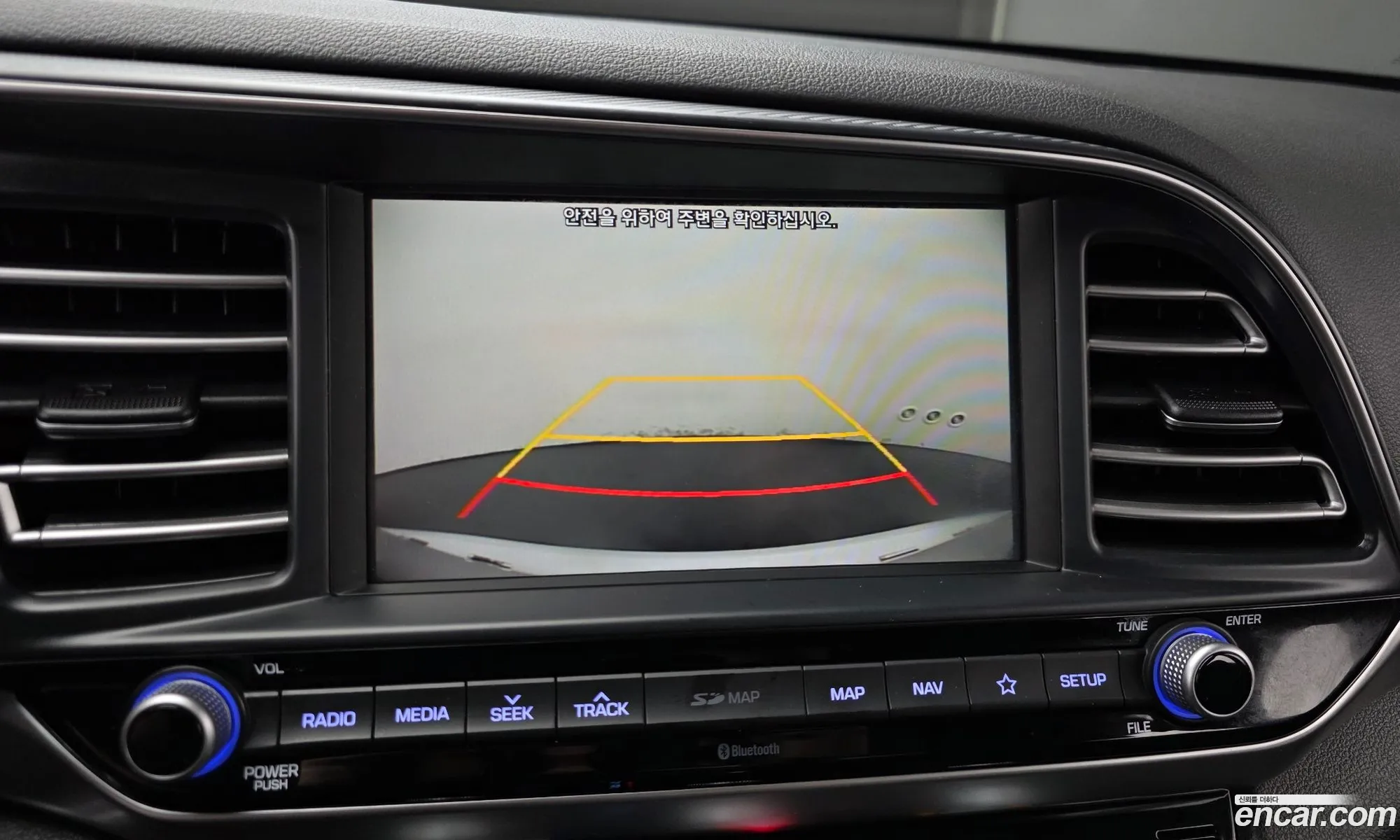 Hyundai Elantra AD 2019 — 24