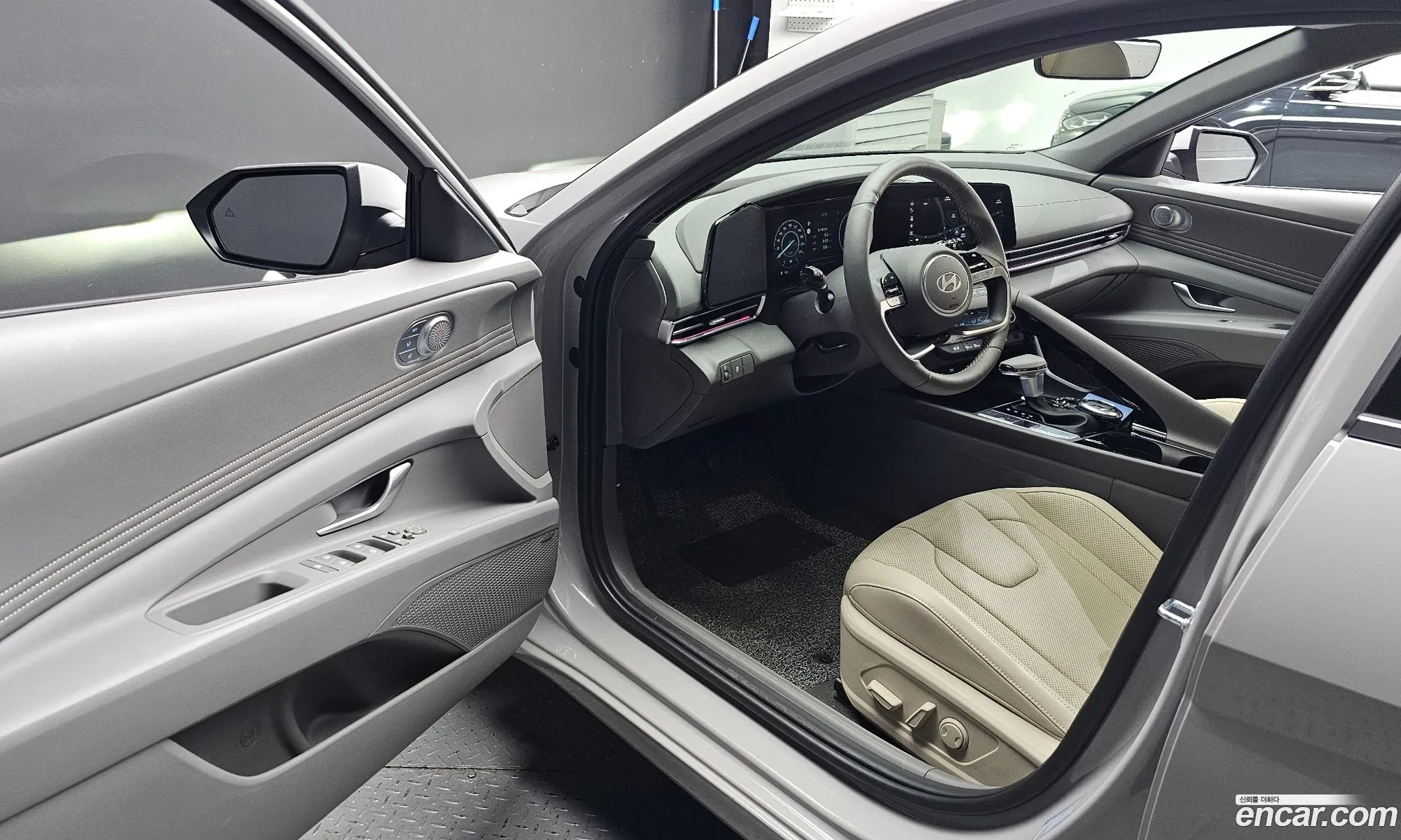 Hyundai Elantra 2025 — 13