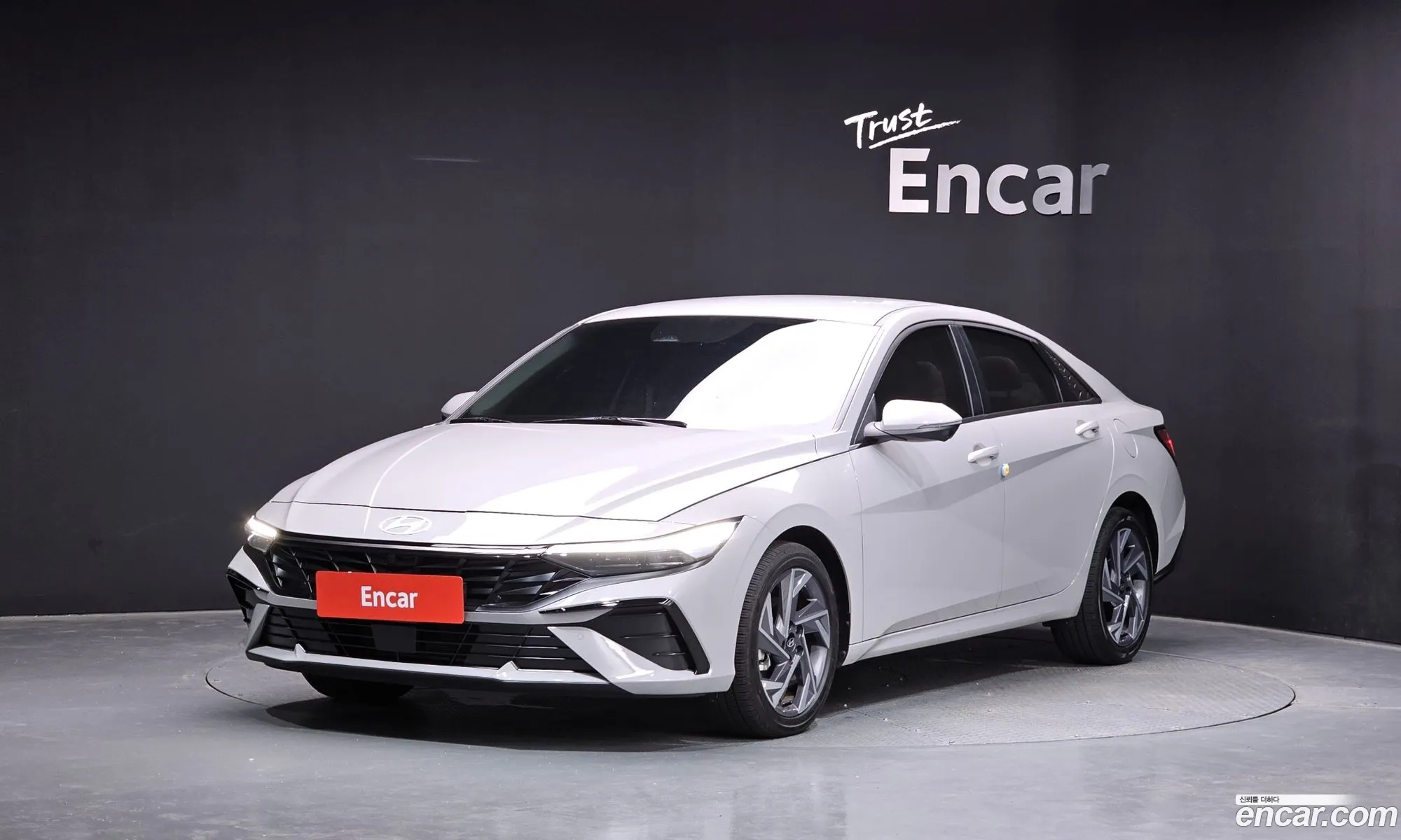 Hyundai Elantra 2025 — 19