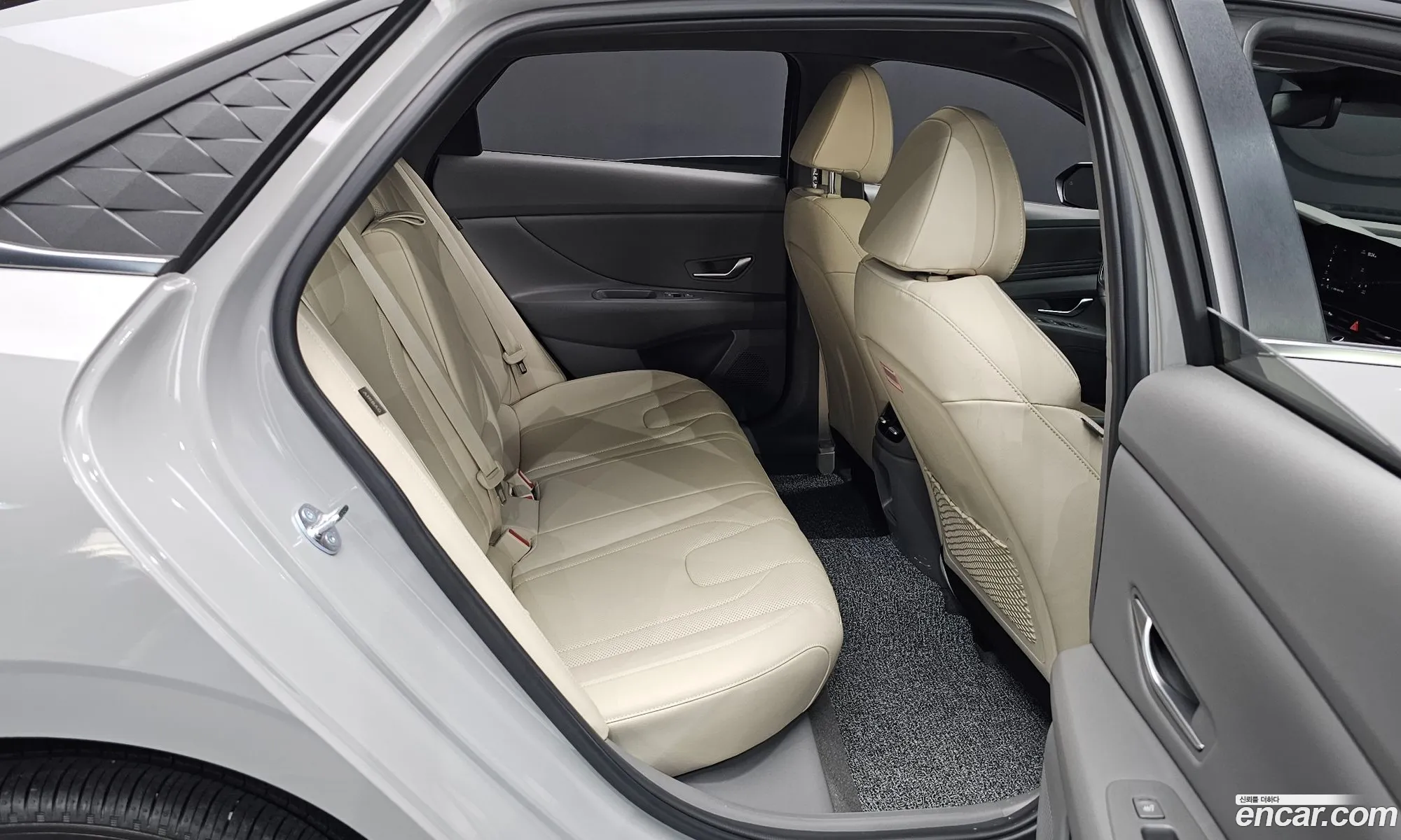 Hyundai Elantra 2025 — 14
