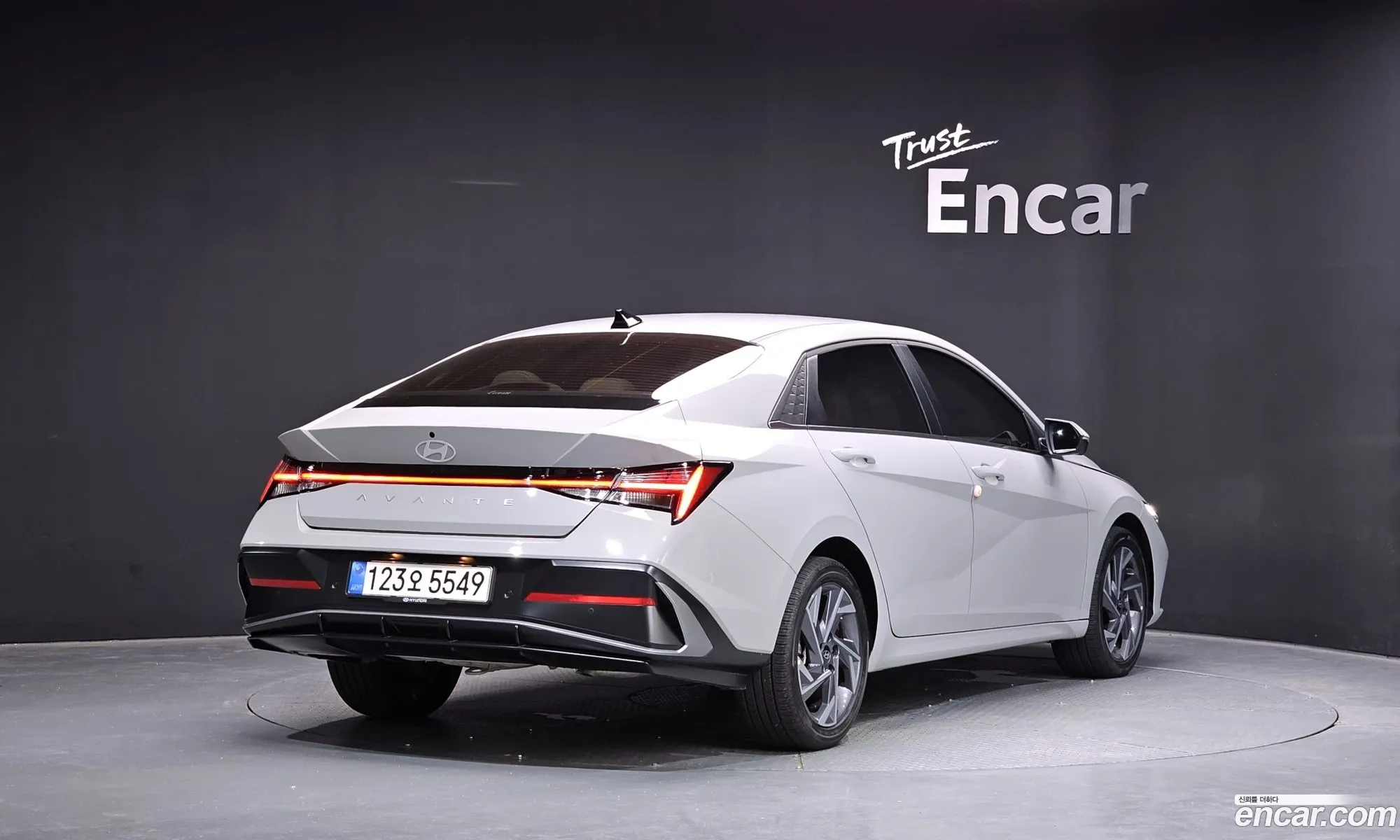 Hyundai Elantra 2025 — 3